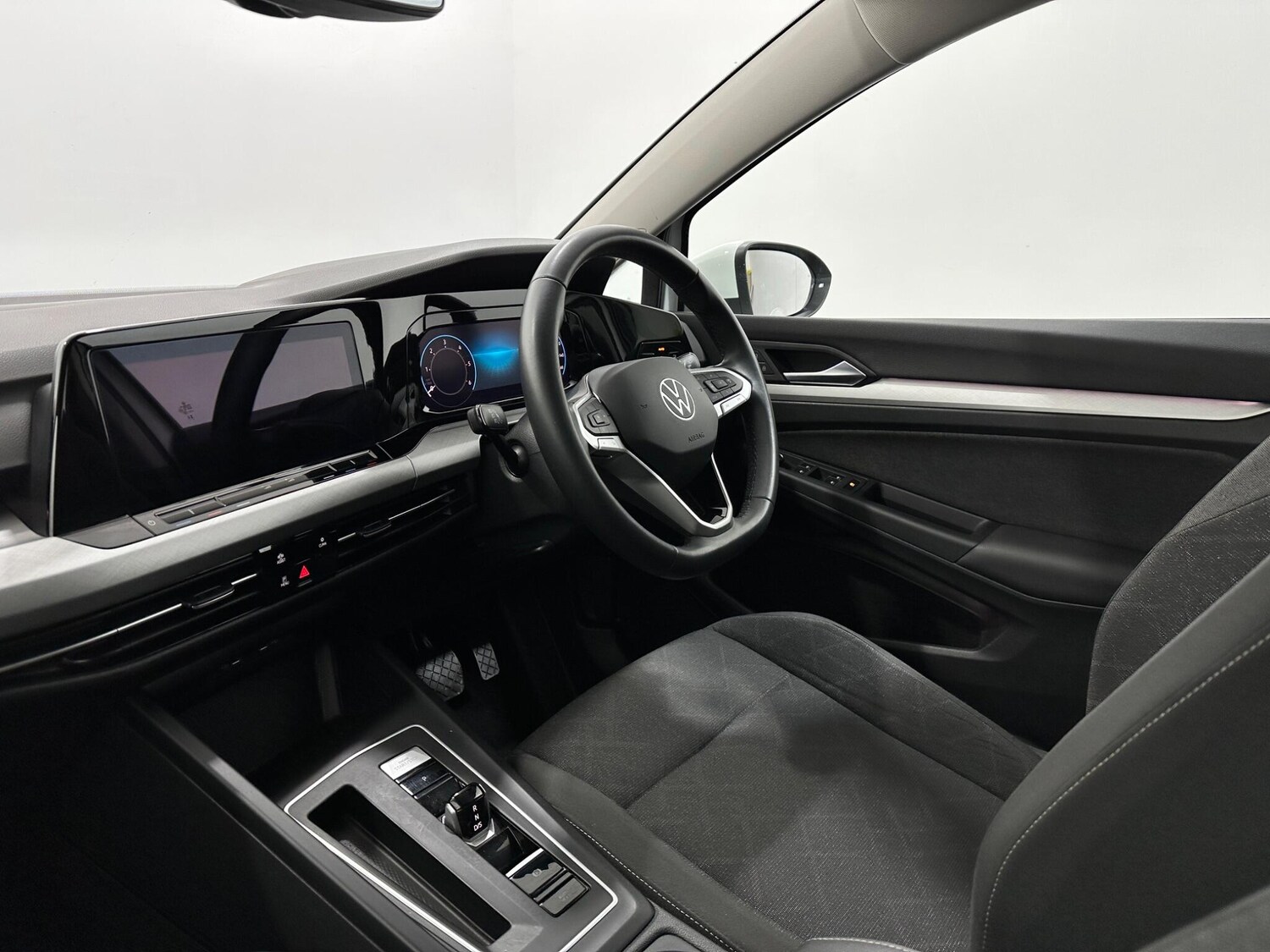 Used Volkswagen Golf 2023 for sale - 77839890: Photo 32