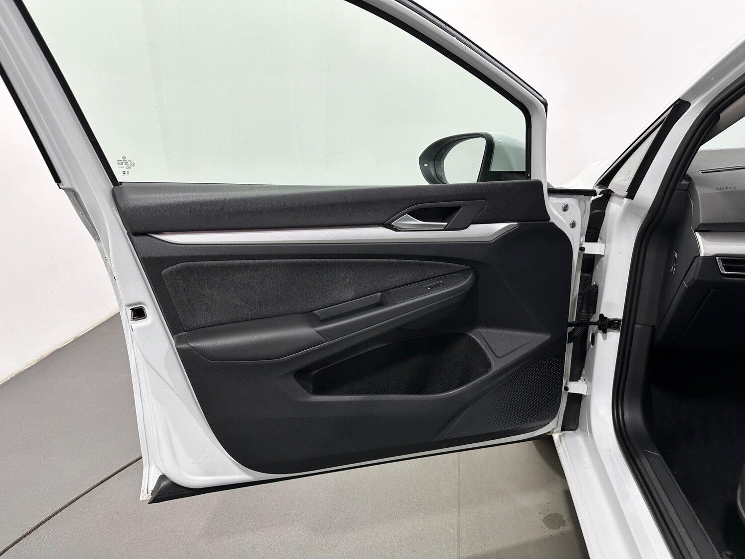 Used Volkswagen Golf 2023 for sale - 77839890: Photo 38