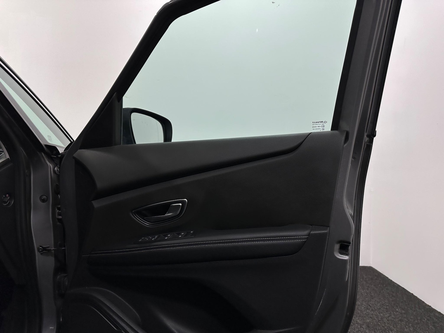 Used Renault Scenic 2017 for sale - 77798913: Photo 31