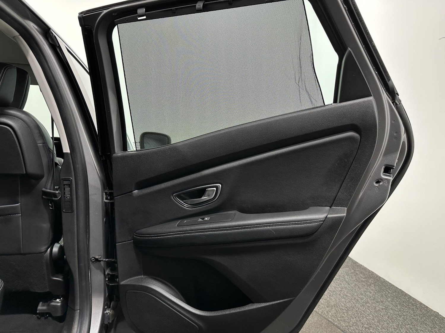 Used Renault Scenic 2017 for sale - 77798913: Photo 42