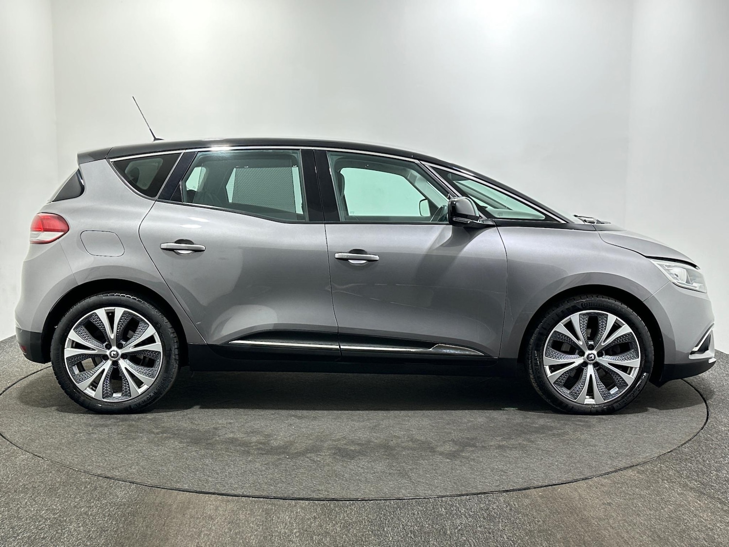 Used Renault Scenic 2017 for sale - 77798913: Photo 9