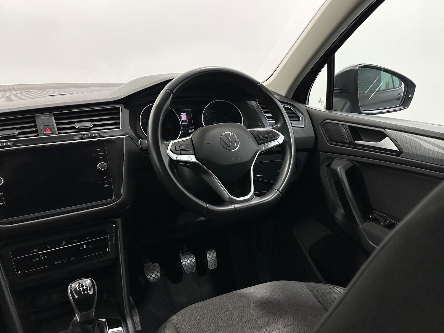 Used Volkswagen Tiguan 2023 for sale - 78116369: Photo 12