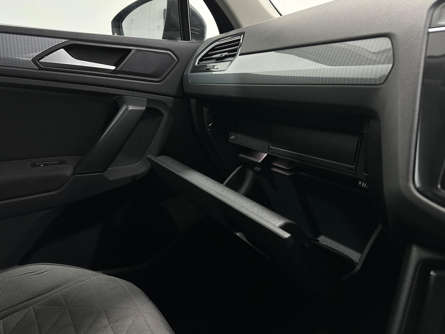 Used Volkswagen Tiguan 2023 for sale - 78116369: Photo 28