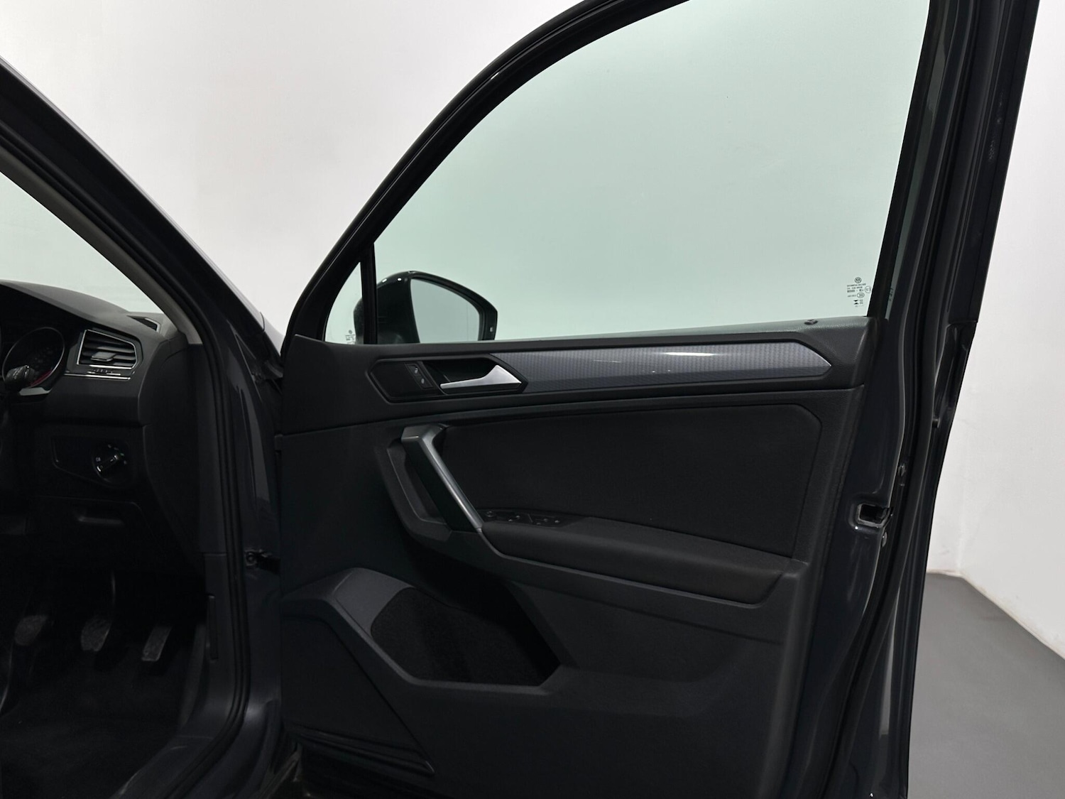 Used Volkswagen Tiguan 2023 for sale - 78116369: Photo 34