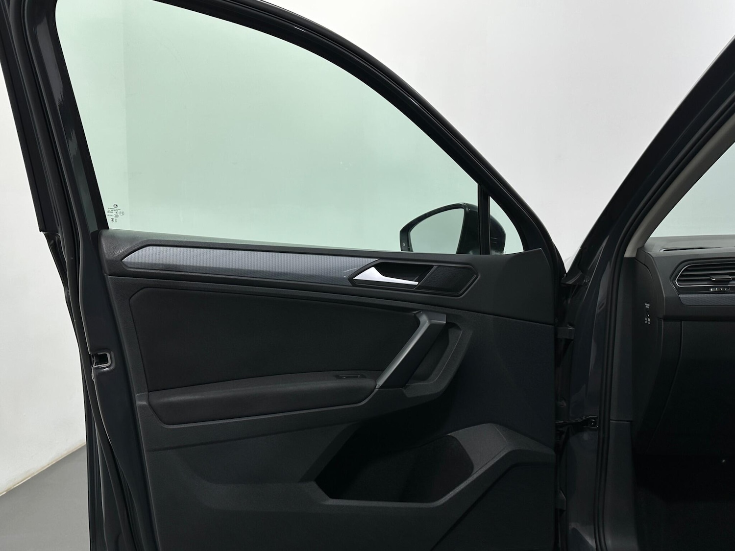 Used Volkswagen Tiguan 2023 for sale - 78116369: Photo 38