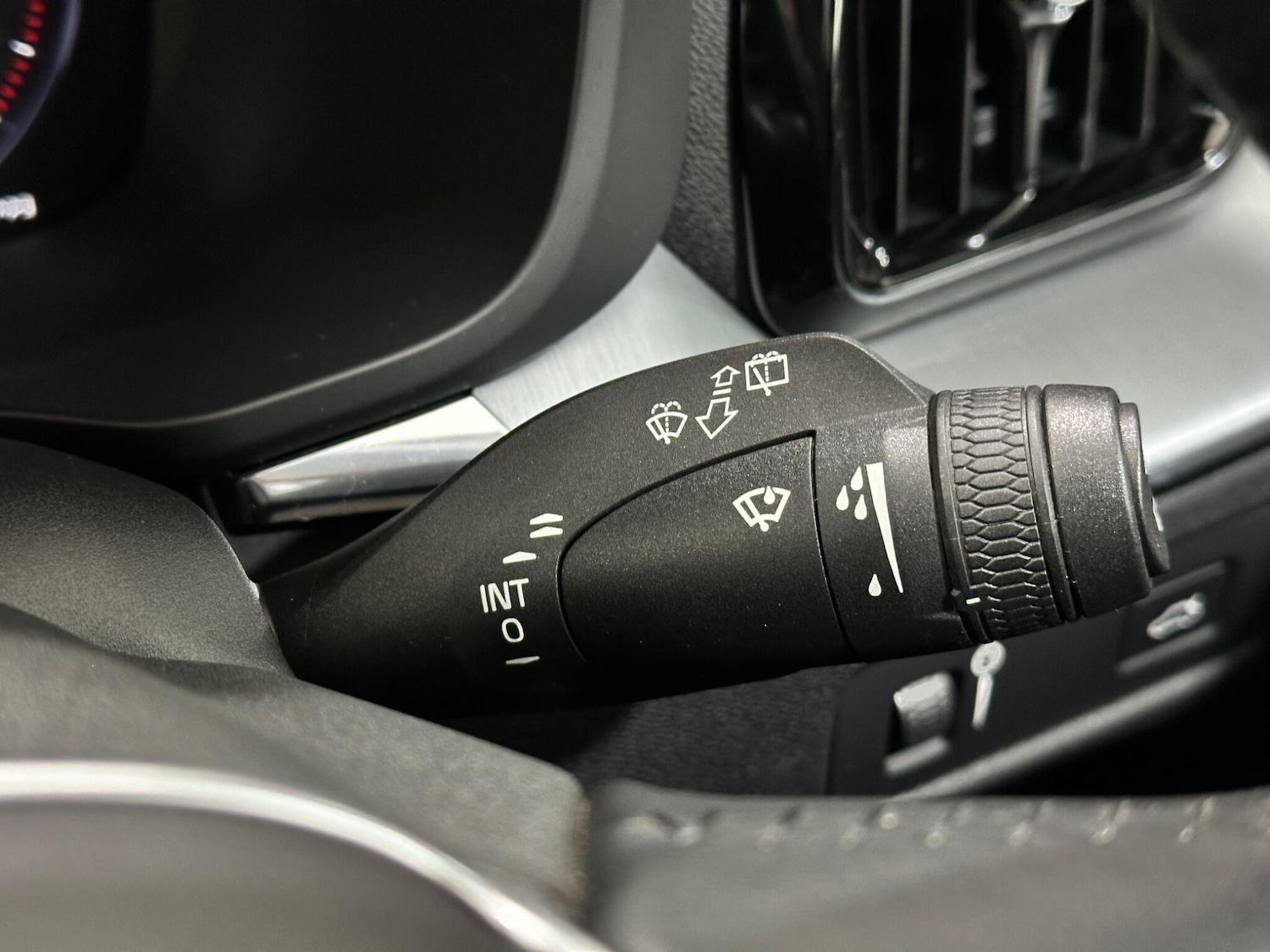 Used Volvo XC60 2018 for sale - 77794216: Photo 16