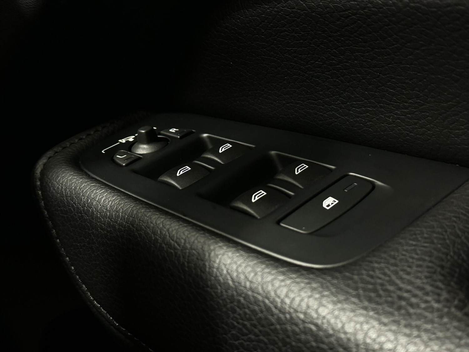 Used Volvo XC60 2018 for sale - 77794216: Photo 18