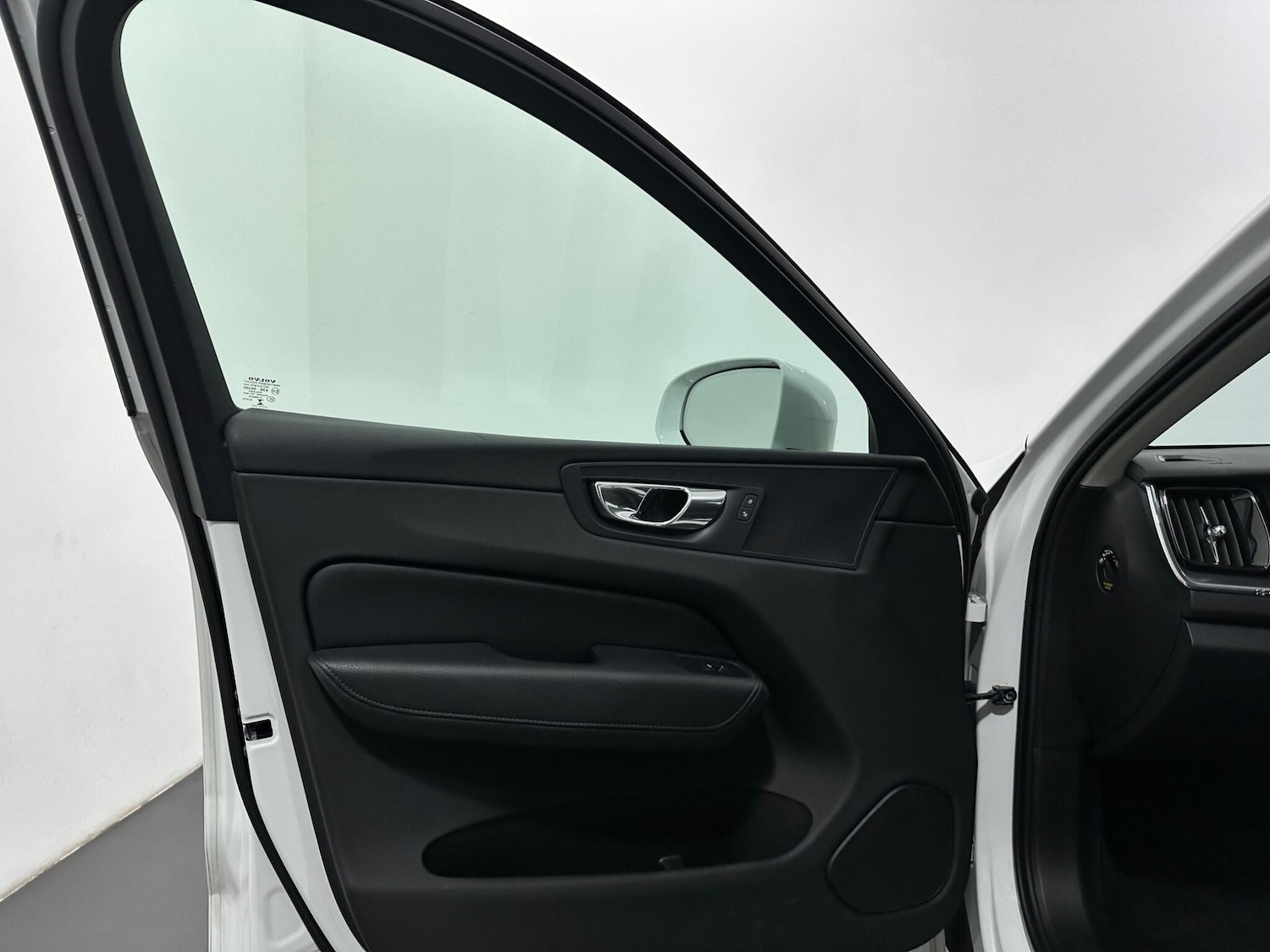 Used Volvo XC60 2018 for sale - 77794216: Photo 36