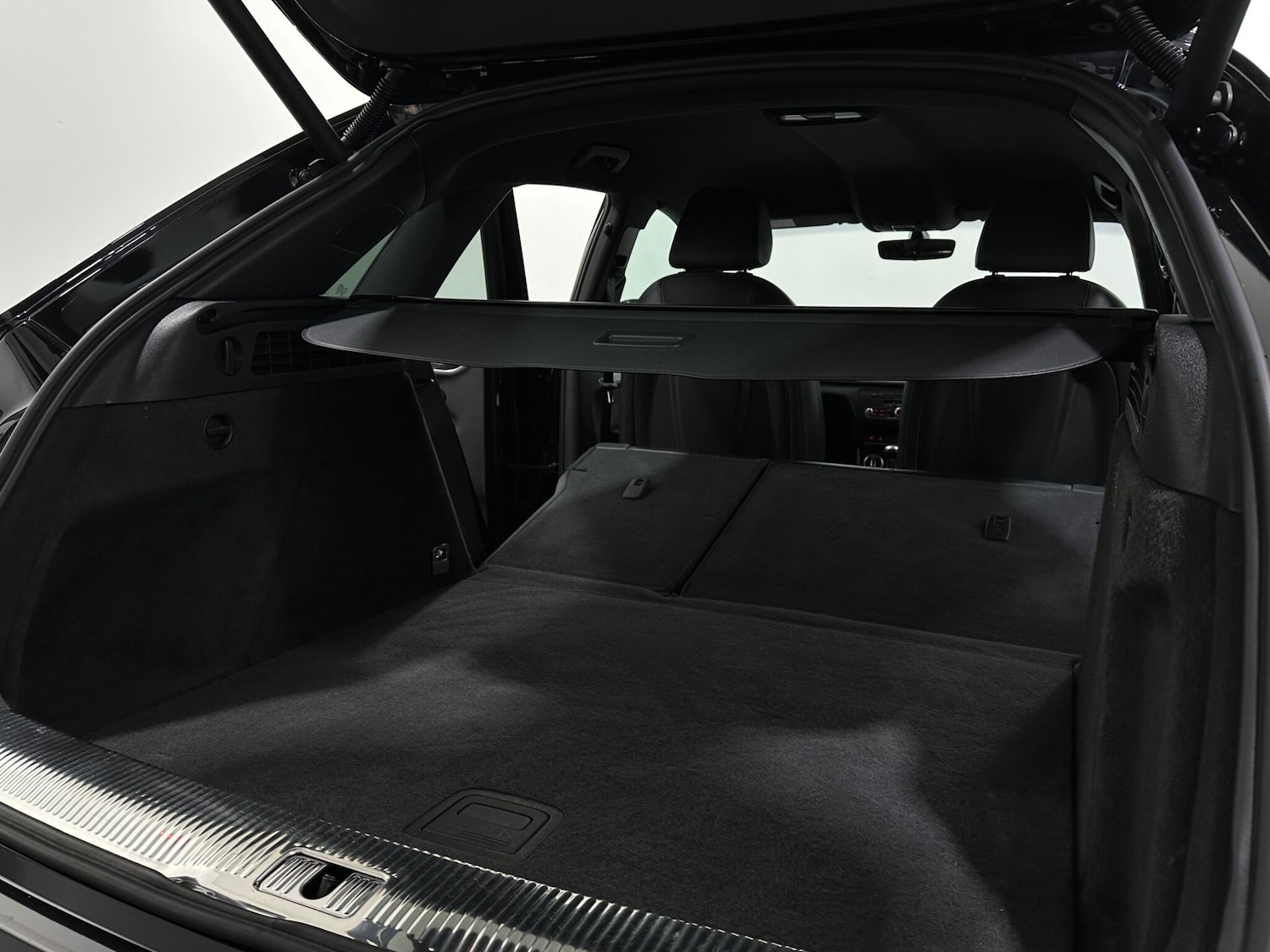 Used Audi Q3 2016 for sale - 76878638: Photo 44