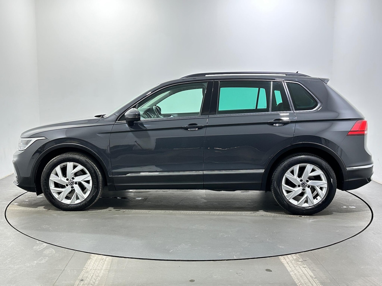 Used Volkswagen Tiguan for sale - 77892505: Photo 5