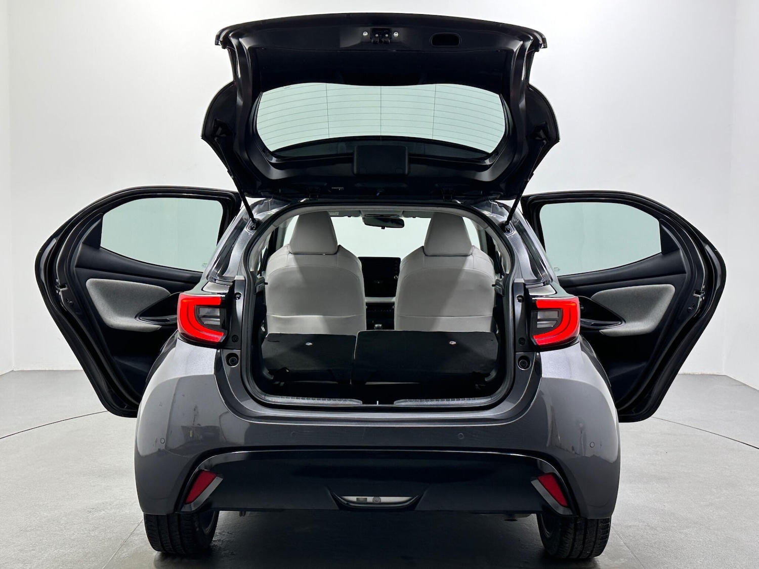 Used Toyota Yaris 2021 for sale - 77549537: Photo 41