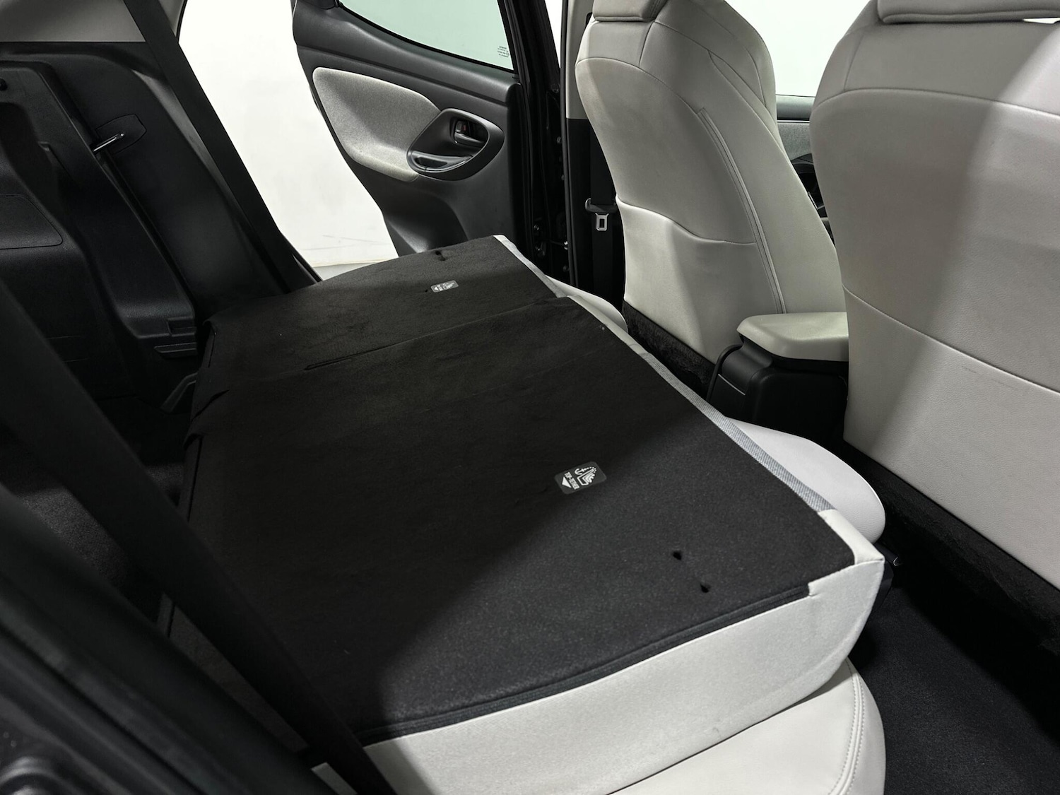 Used Toyota Yaris 2021 for sale - 77549537: Photo 43