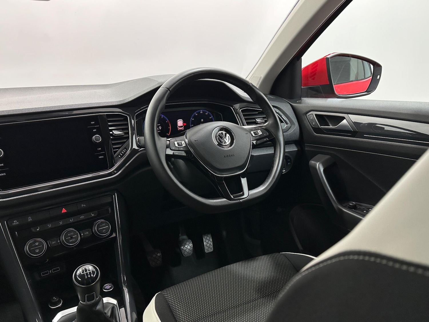 Used Volkswagen T-Roc 2019 for sale - 76878598: Photo 11