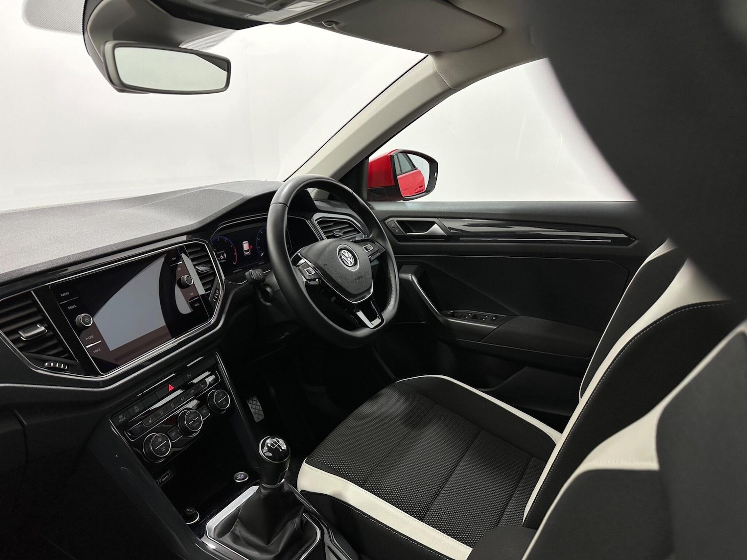 Used Volkswagen T-Roc 2019 for sale - 76878598: Photo 28