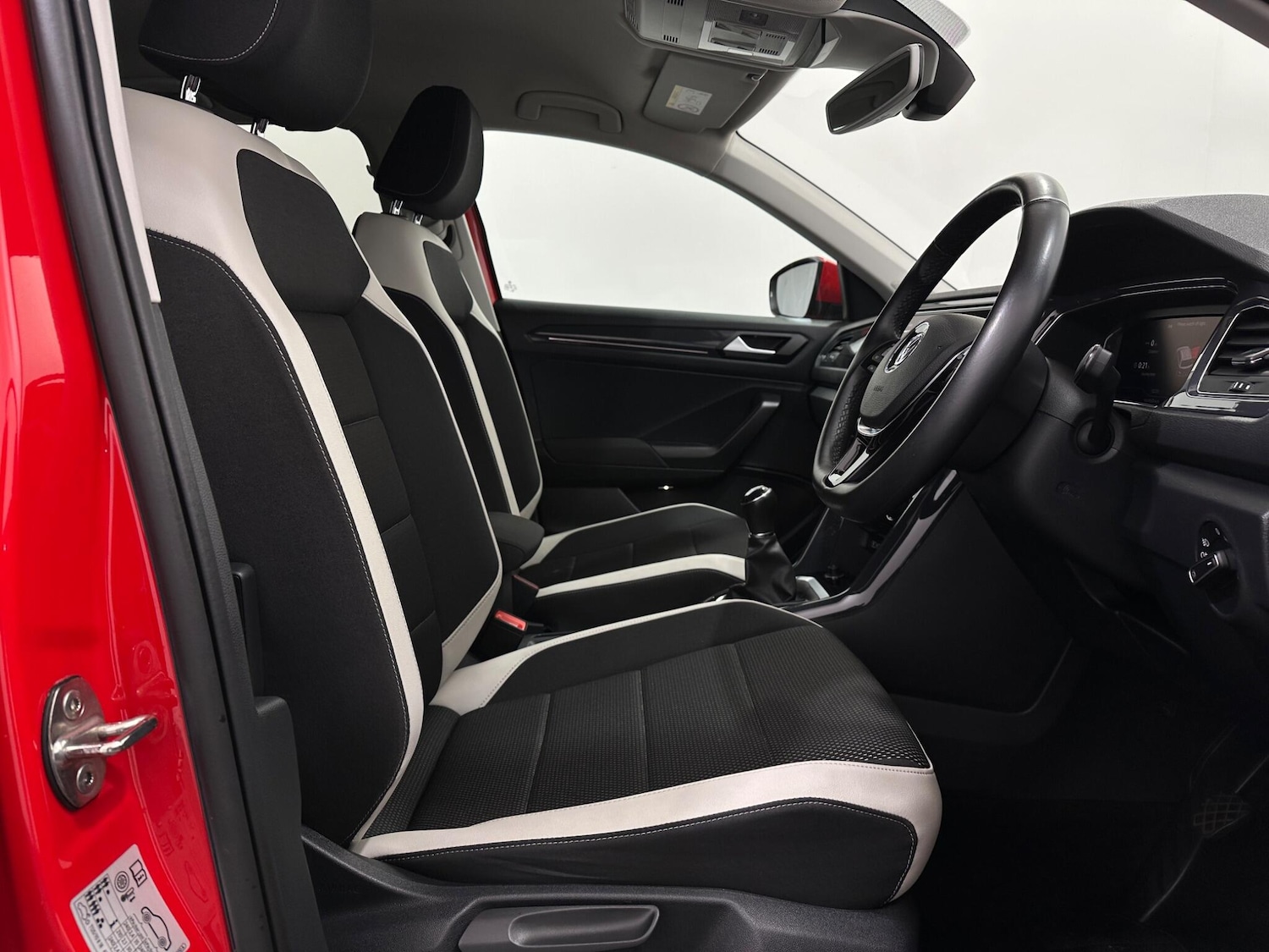 Used Volkswagen T-Roc 2019 for sale - 76878598: Photo 29