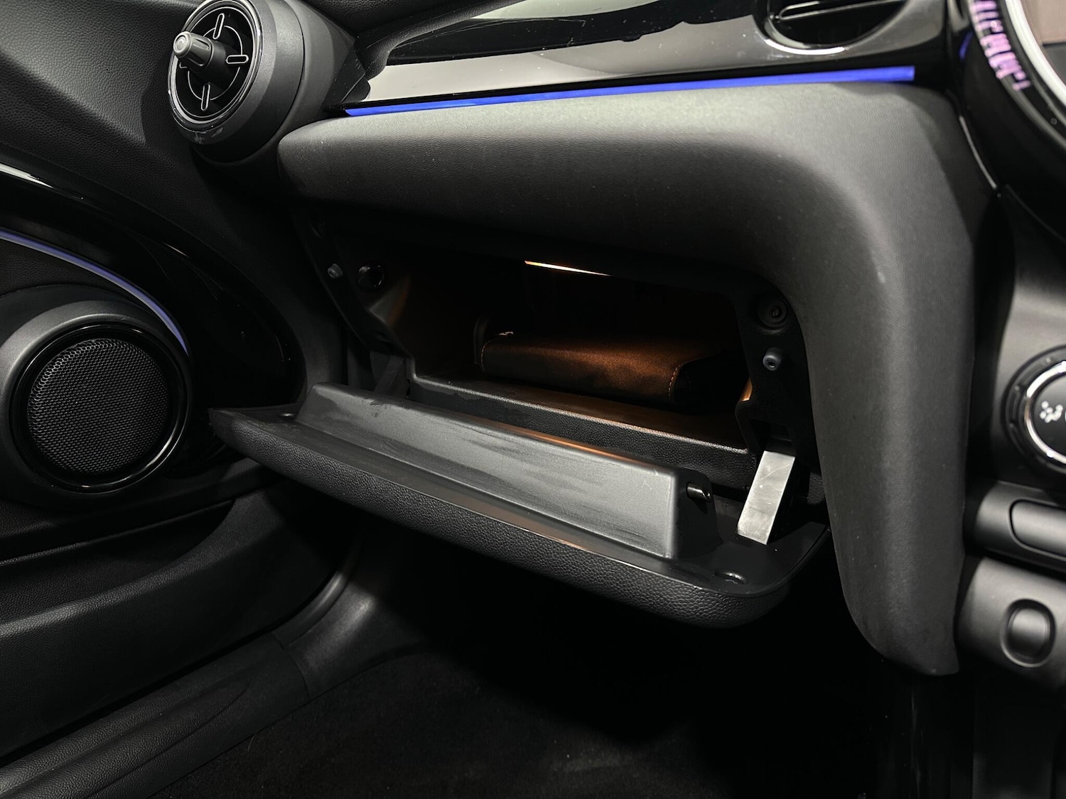 Used MINI Convertible 2021 for sale - 76878600: Photo 25