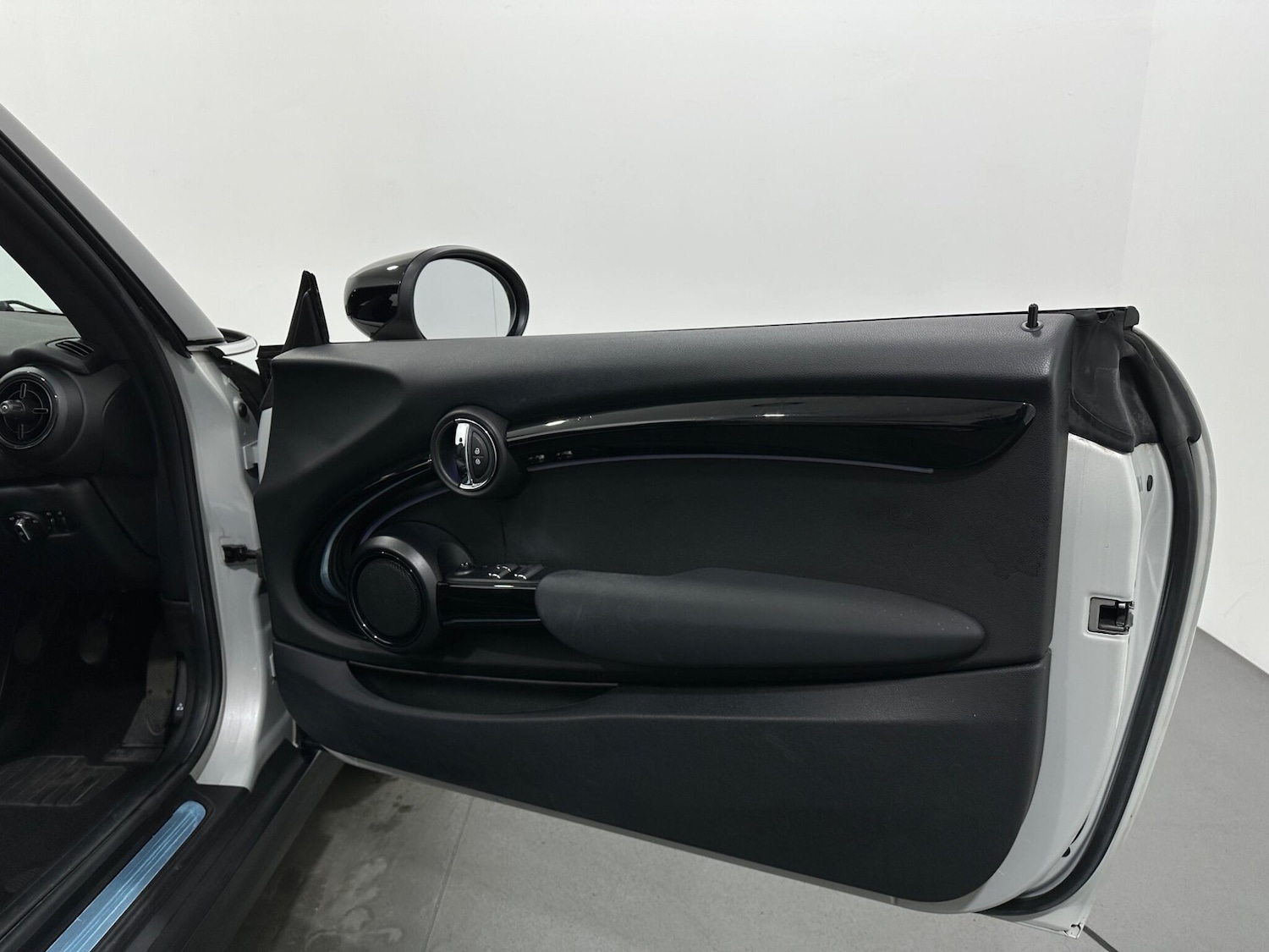 Used MINI Convertible 2021 for sale - 76878600: Photo 30