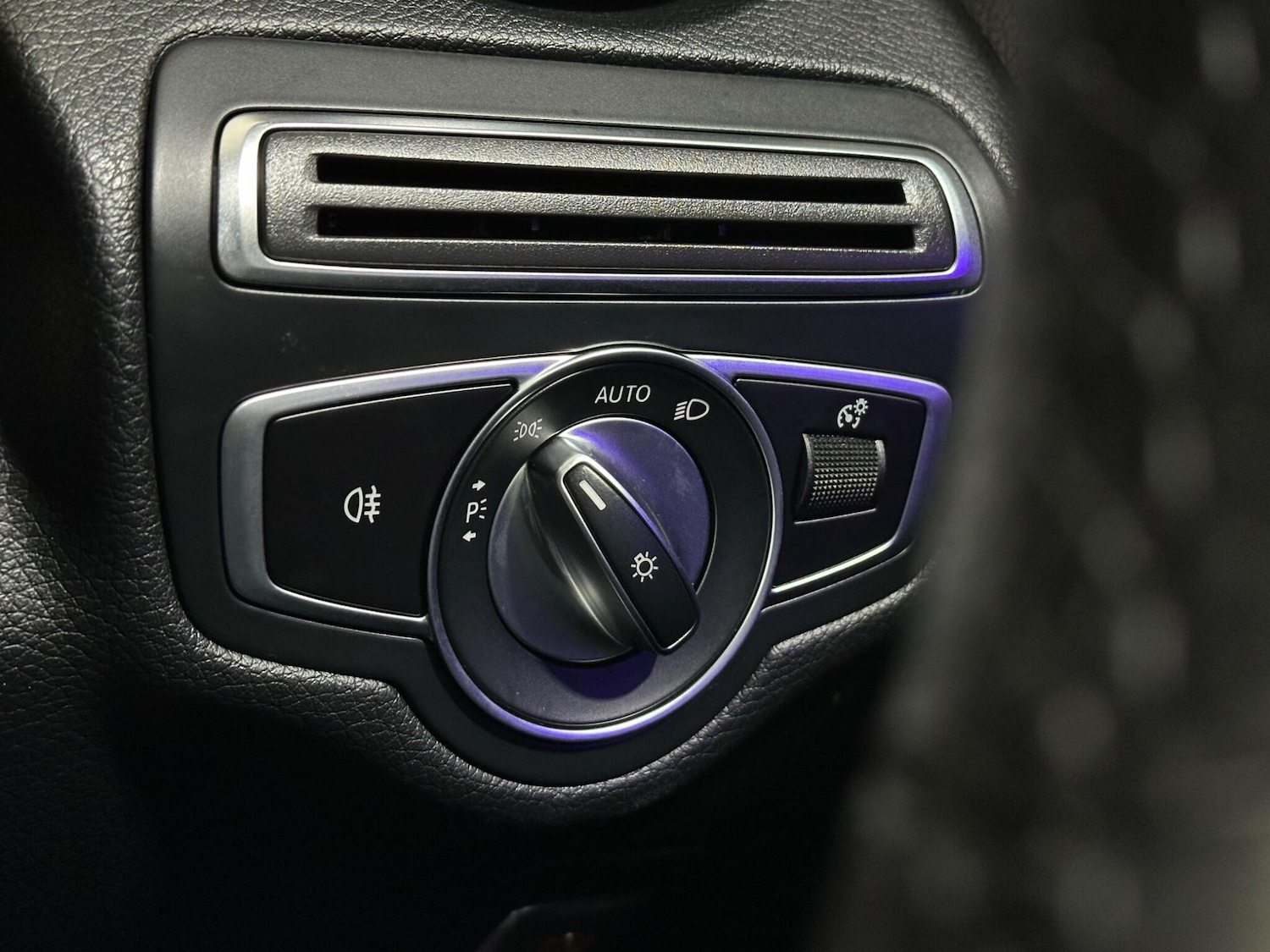 Used Mercedes-Benz C Class 2019 for sale - 77523898: Photo 18