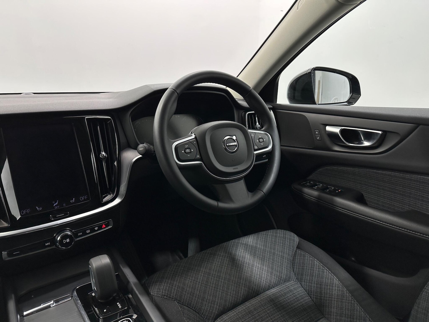 Used Volvo V60 2022 for sale - 77330941: Photo 11