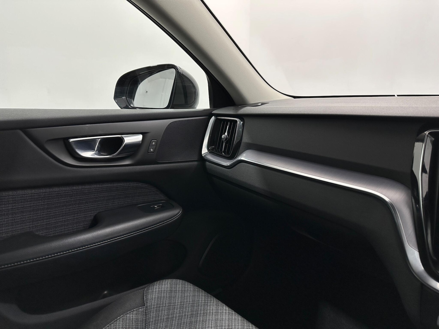 Used Volvo V60 2022 for sale - 77330941: Photo 27