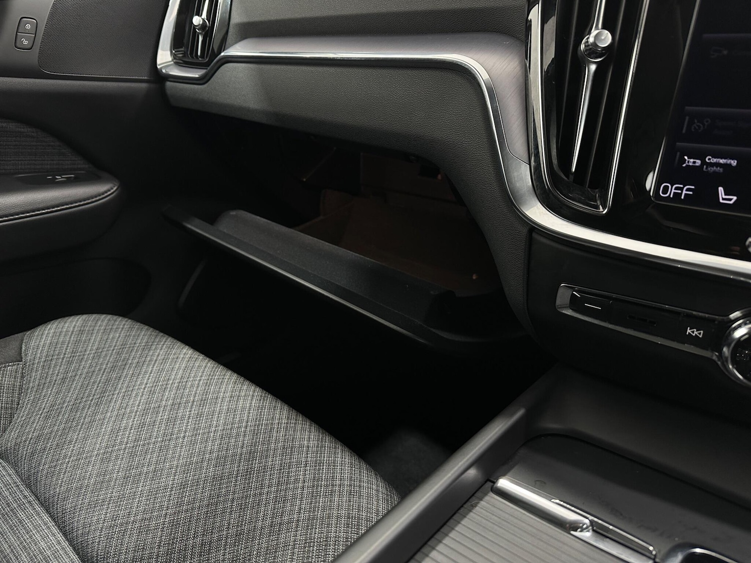 Used Volvo V60 2022 for sale - 77330941: Photo 28