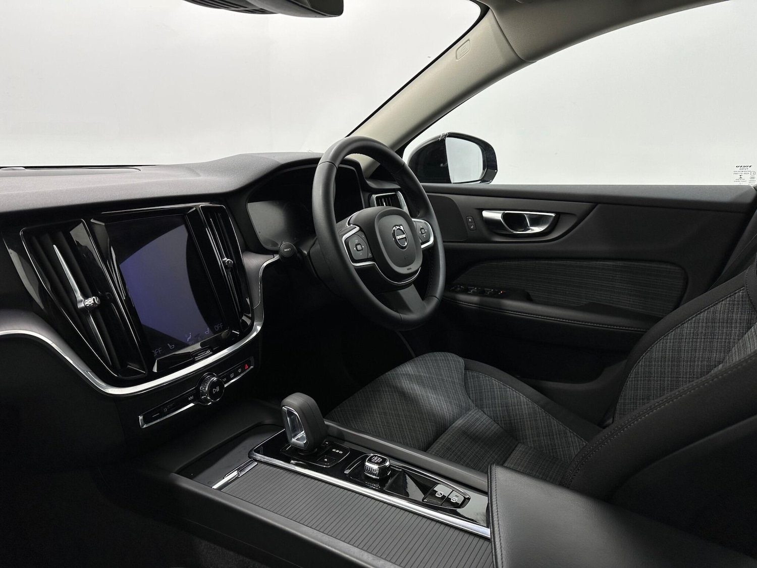 Used Volvo V60 2022 for sale - 77330941: Photo 31