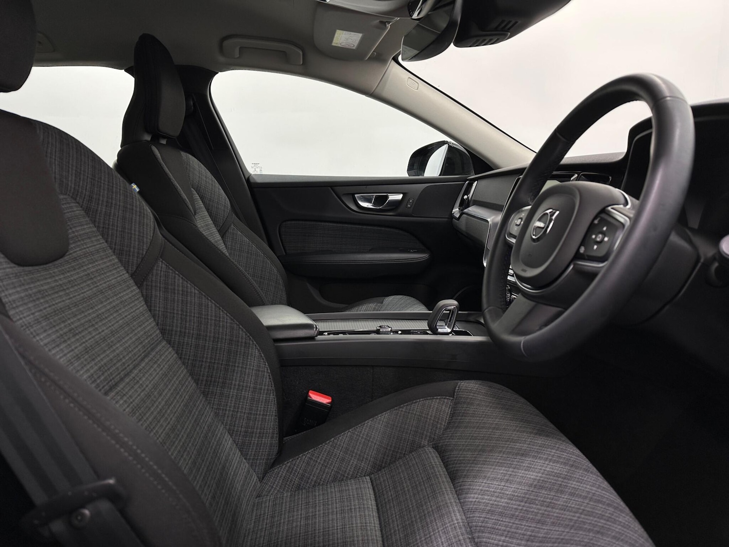 Used Volvo V60 2022 for sale - 77330941: Photo 32