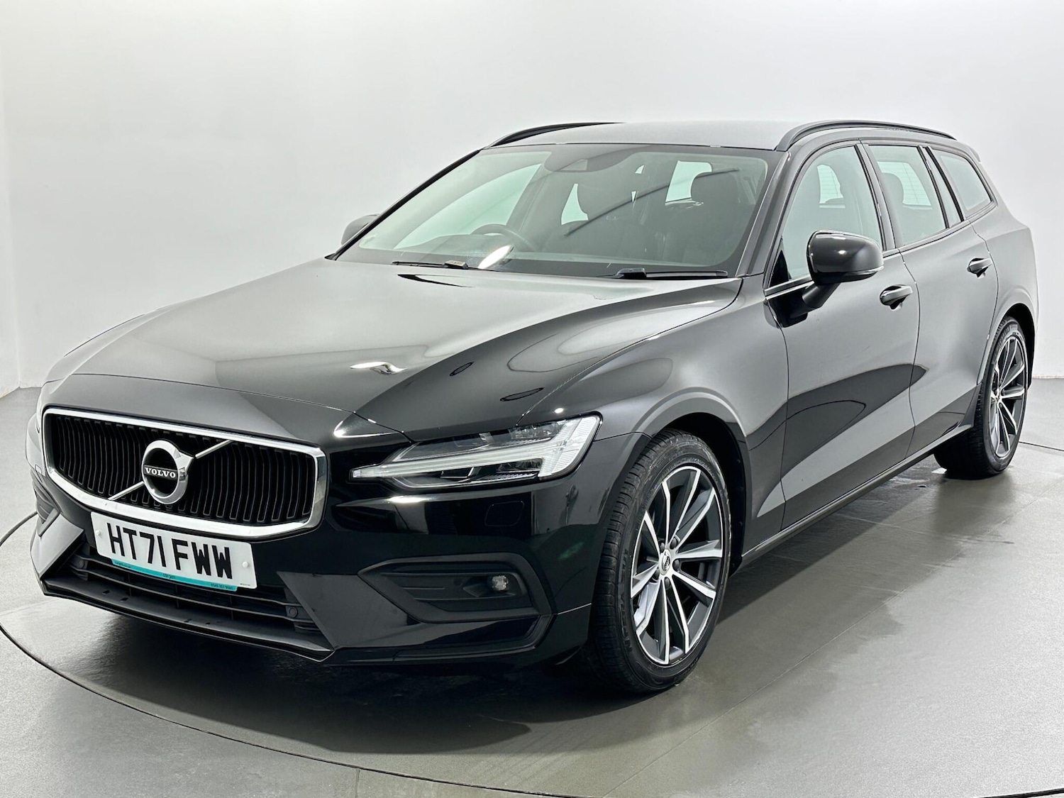 Used Volvo V60 2022 for sale - 77330941: Photo 4