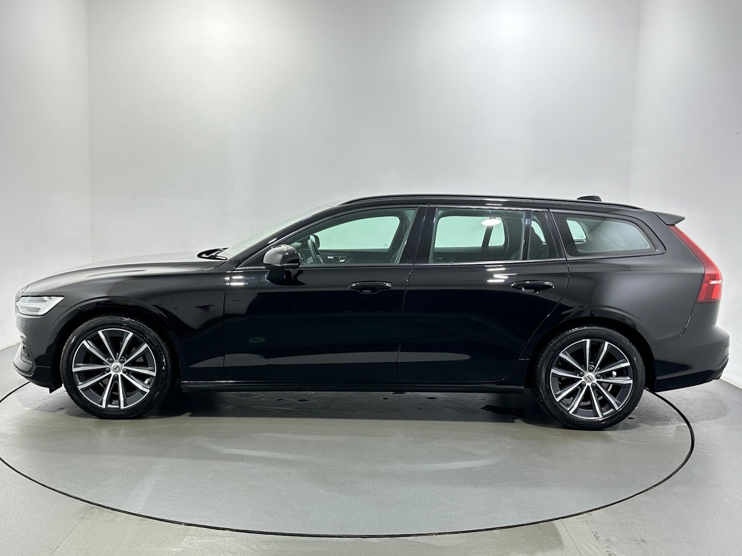 Used Volvo V60 2022 for sale - 77330941: Photo 5