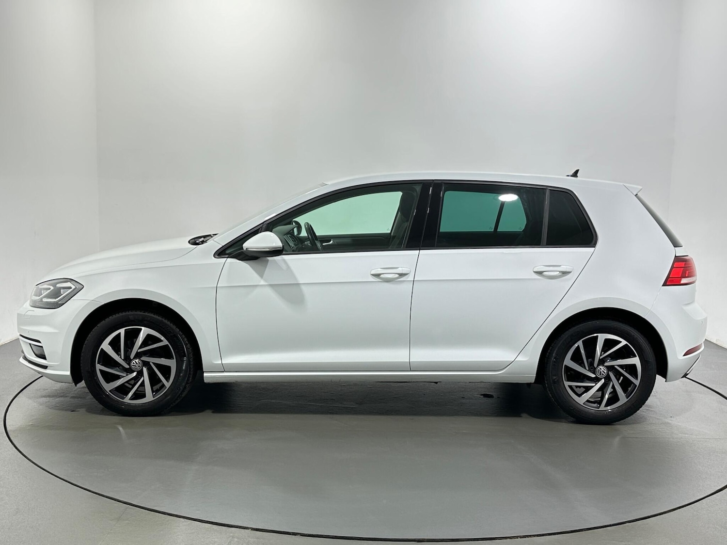 Used Volkswagen Golf 2020 for sale - 77400540: Photo 5