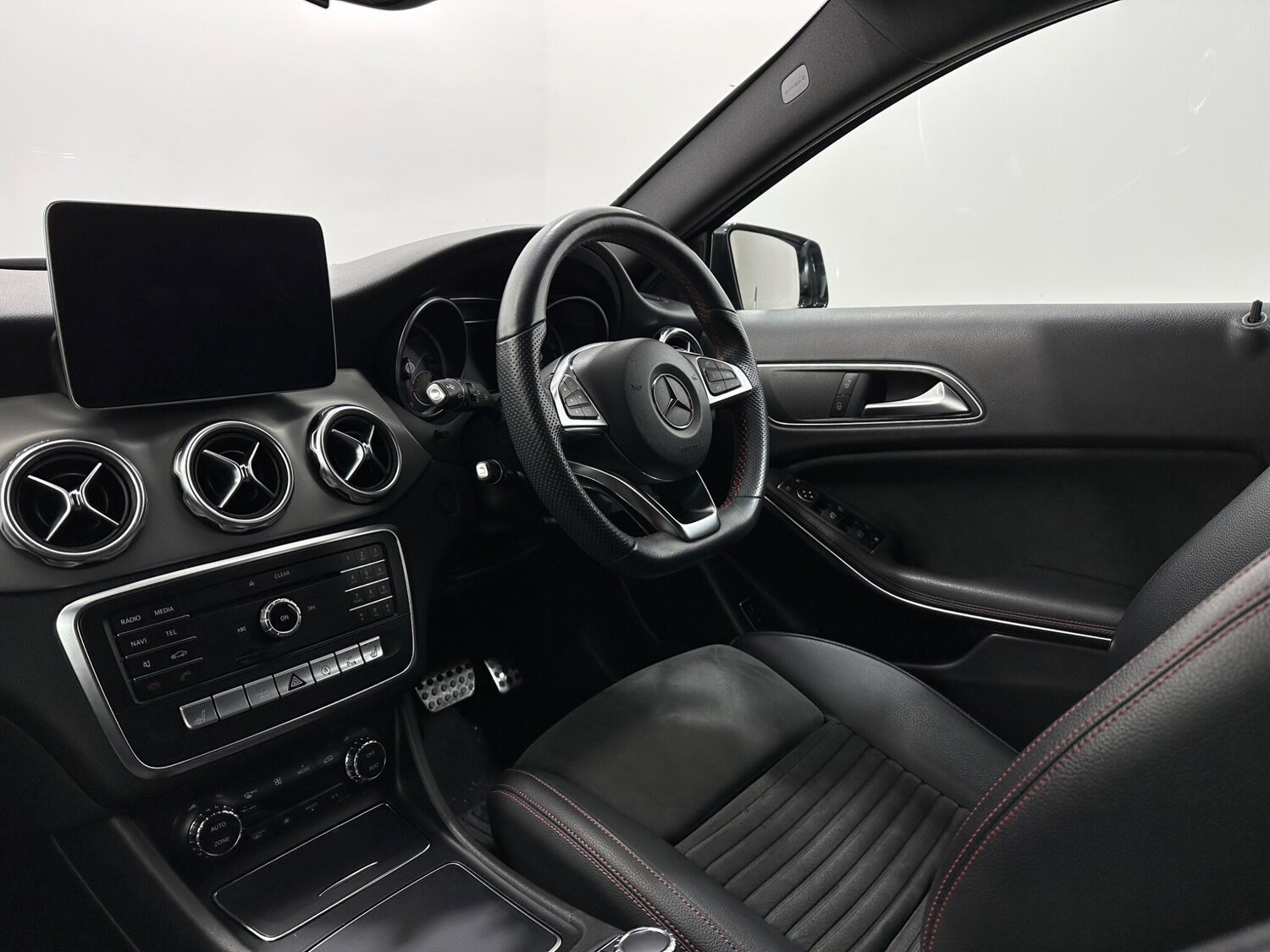 Used Mercedes-Benz GLA 2019 for sale - 77940096: Photo 32