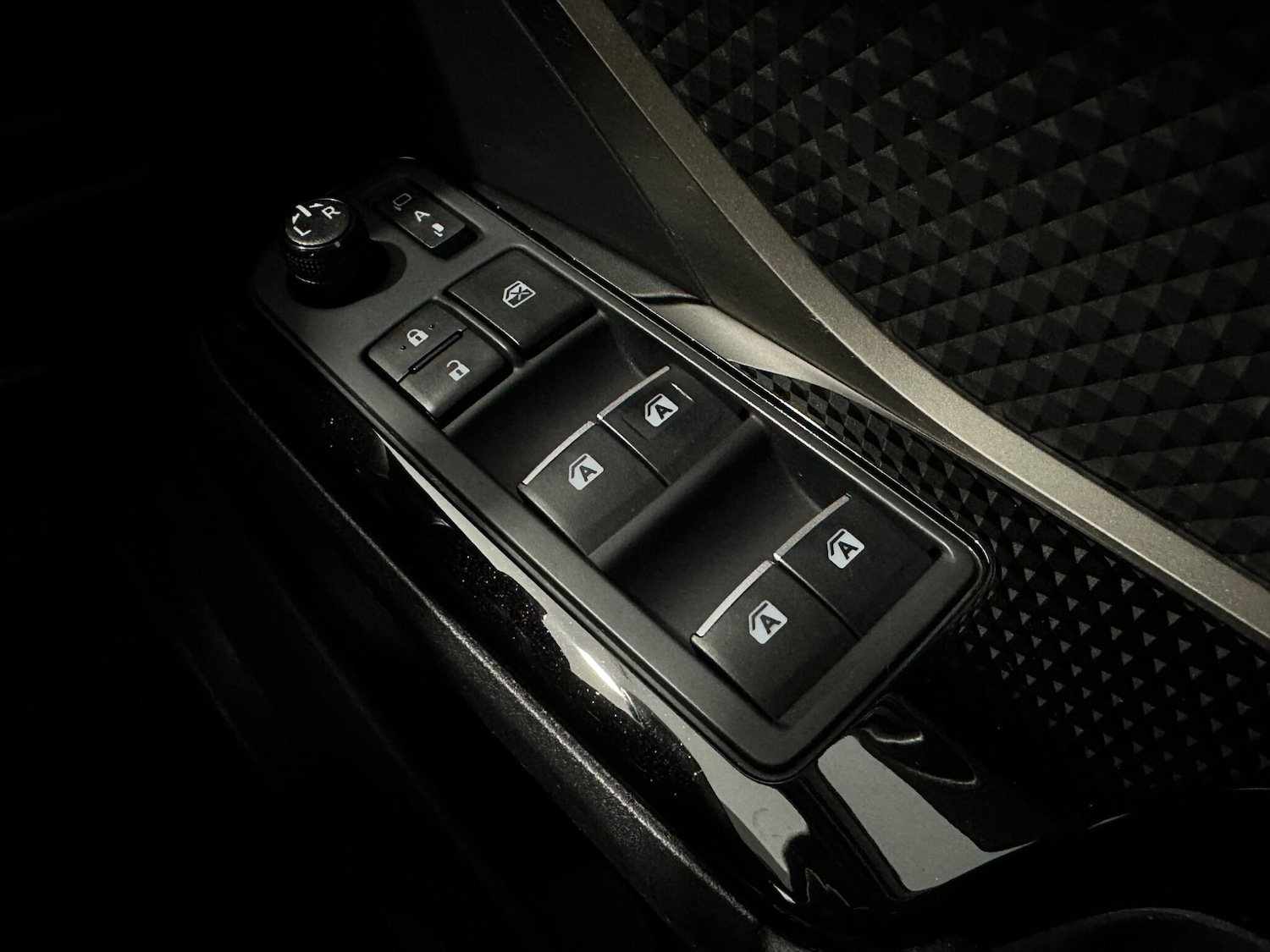 Used Toyota C-HR for sale - 77174912: Photo 17