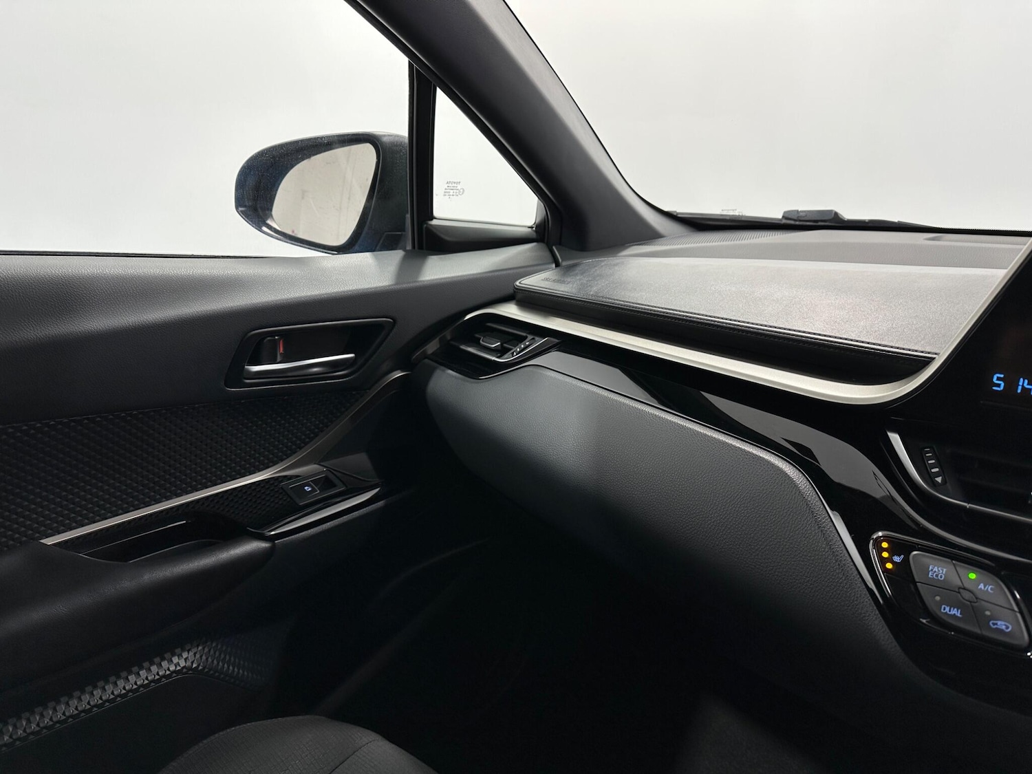 Used Toyota C-HR for sale - 77174912: Photo 24