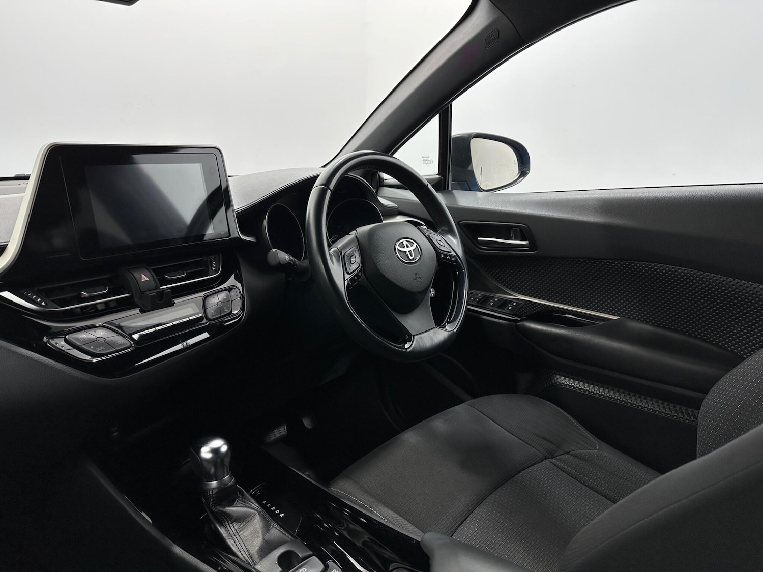 Used Toyota C-HR for sale - 77174912: Photo 28