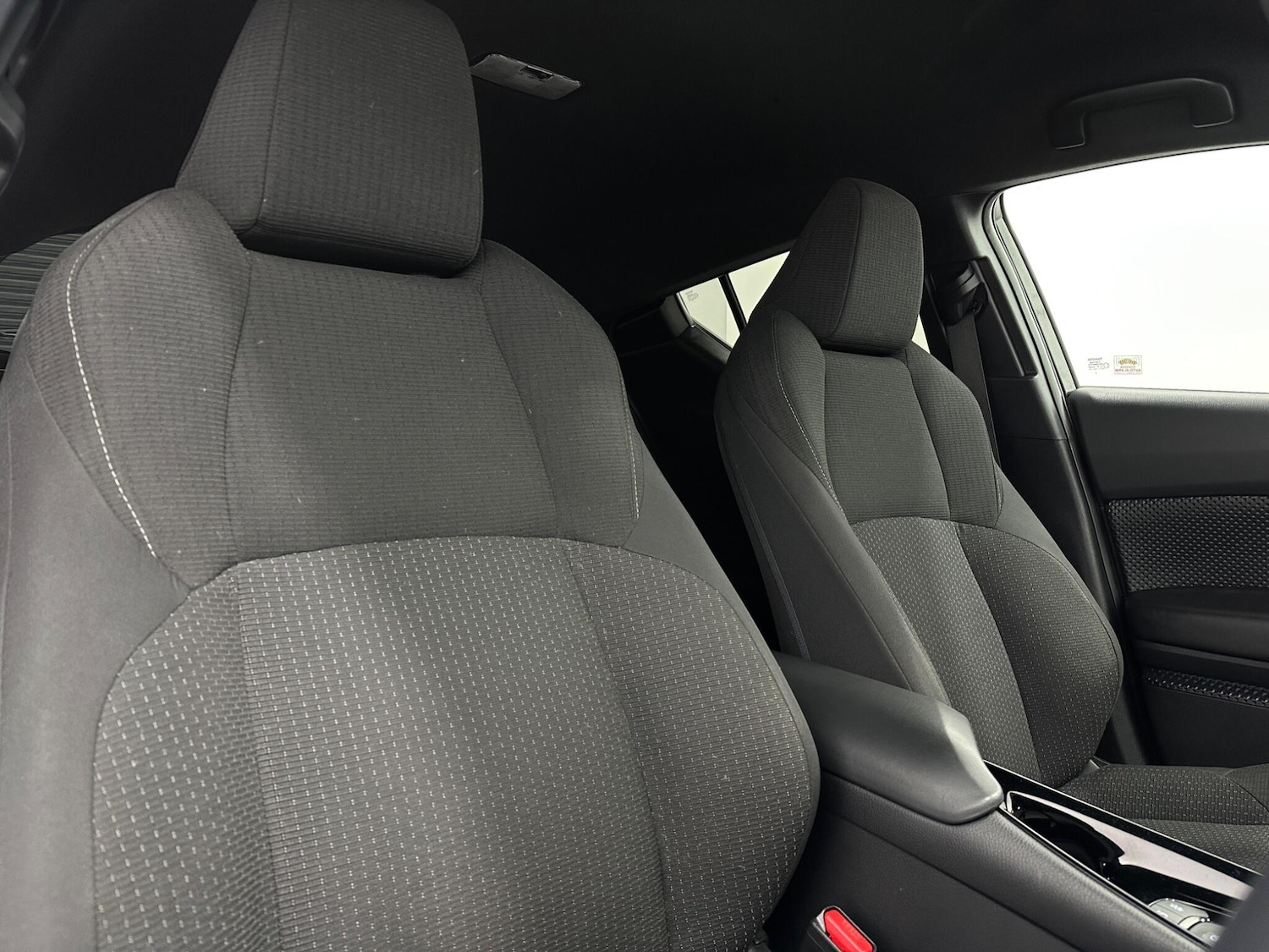 Used Toyota C-HR for sale - 77174912: Photo 30