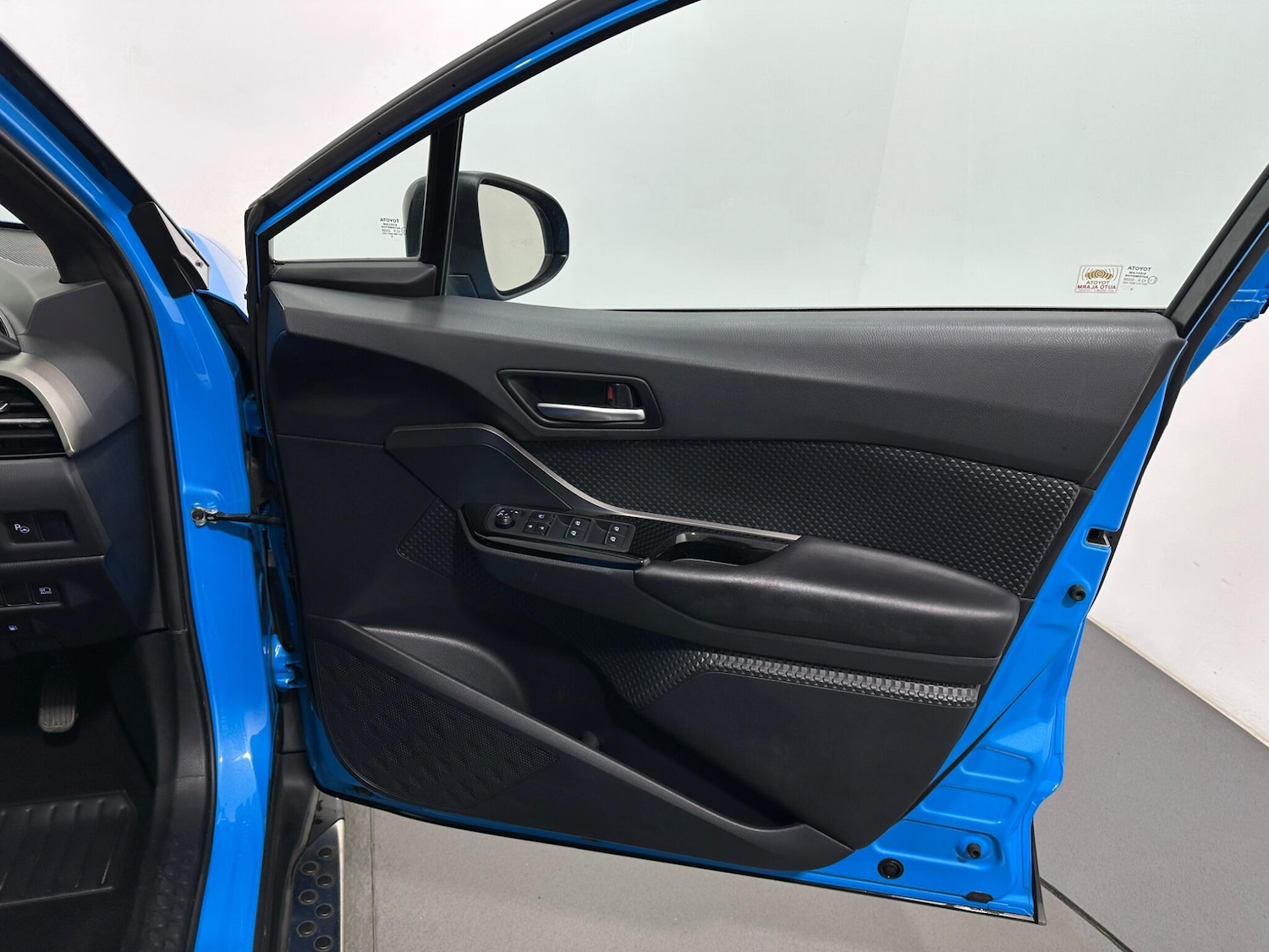 Used Toyota C-HR for sale - 77174912: Photo 31