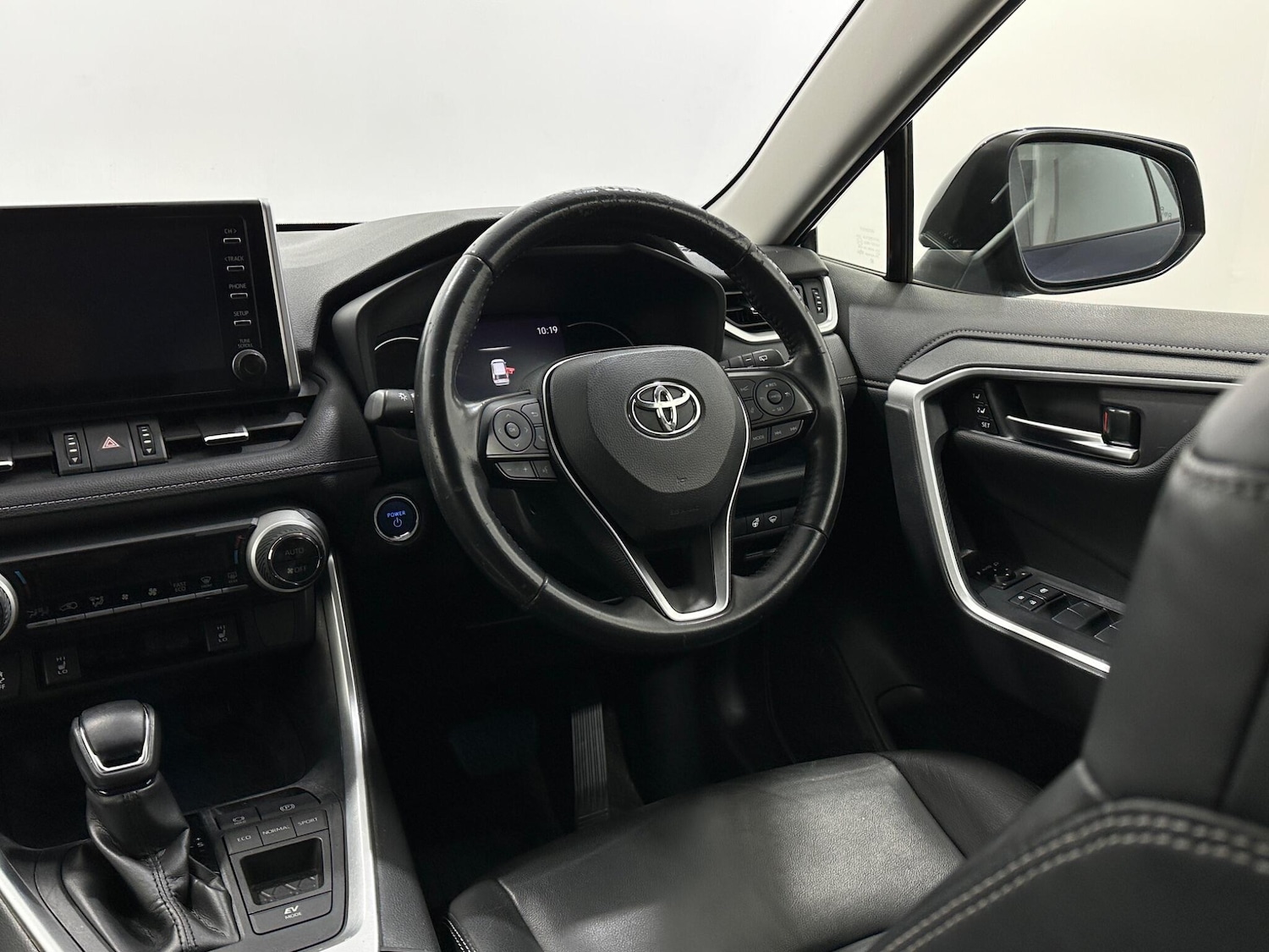 Used Toyota RAV4 2019 for sale - 76878589: Photo 11