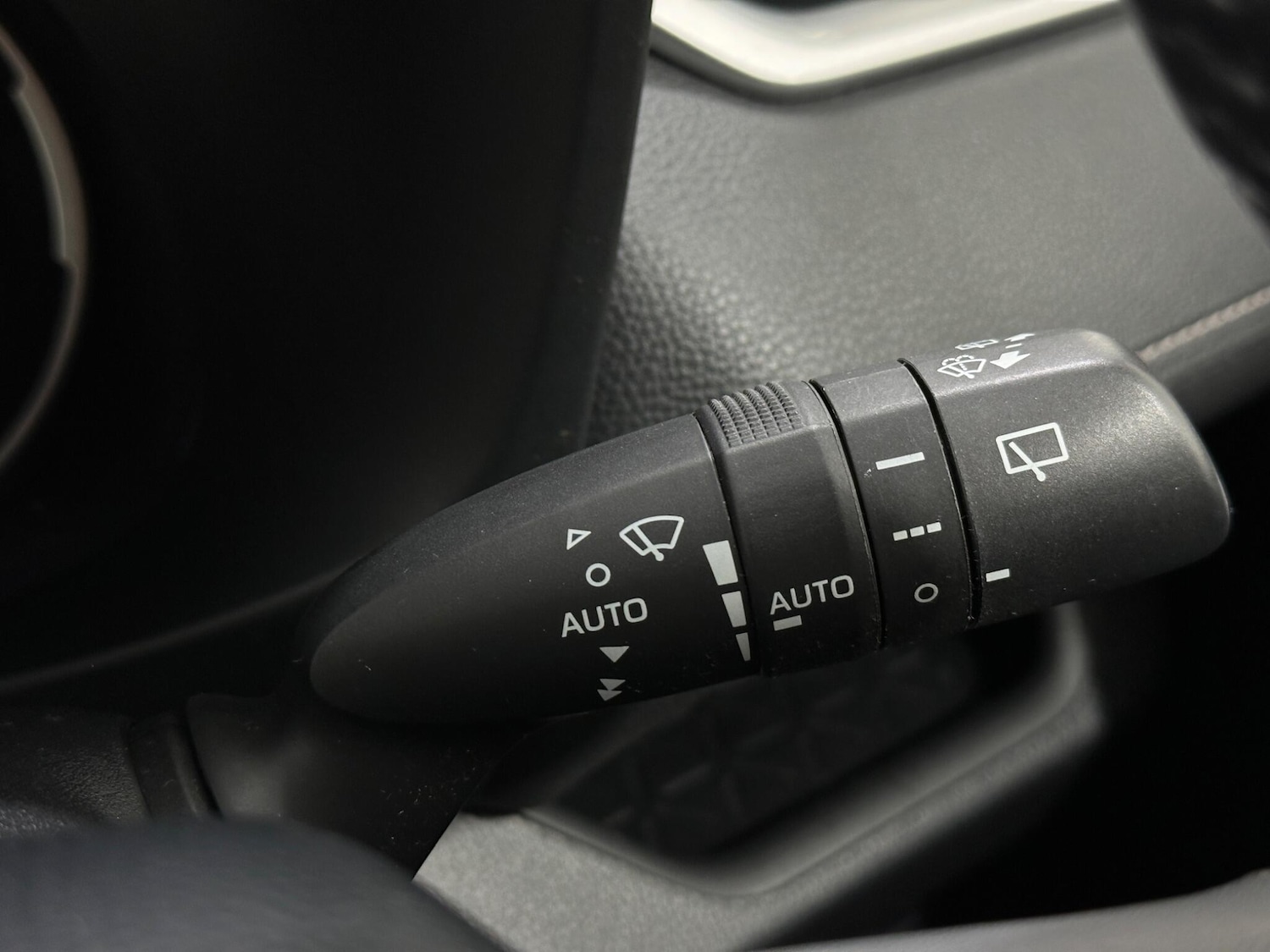 Used Toyota RAV4 2019 for sale - 76878589: Photo 15