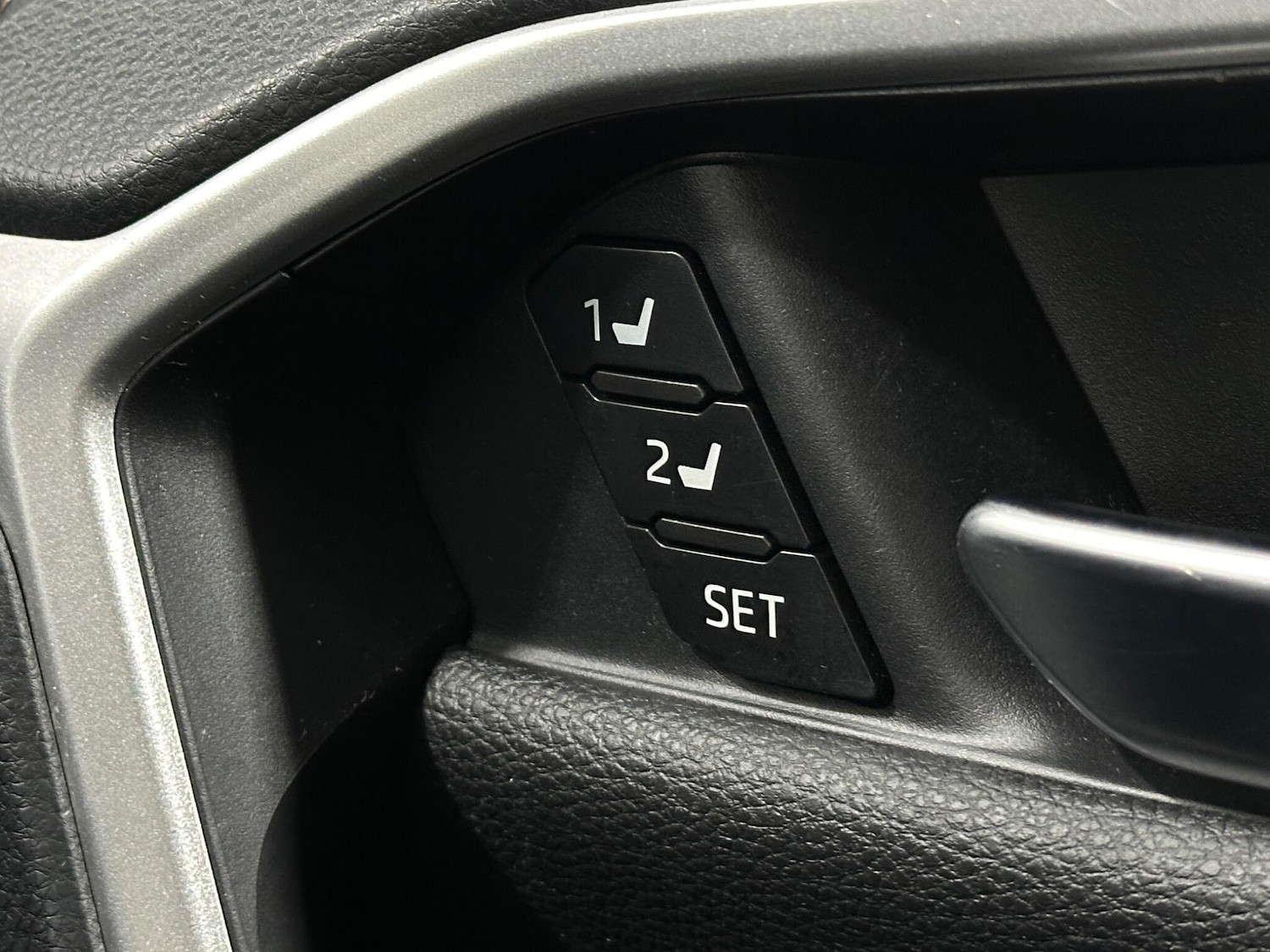 Used Toyota RAV4 2019 for sale - 76878589: Photo 17