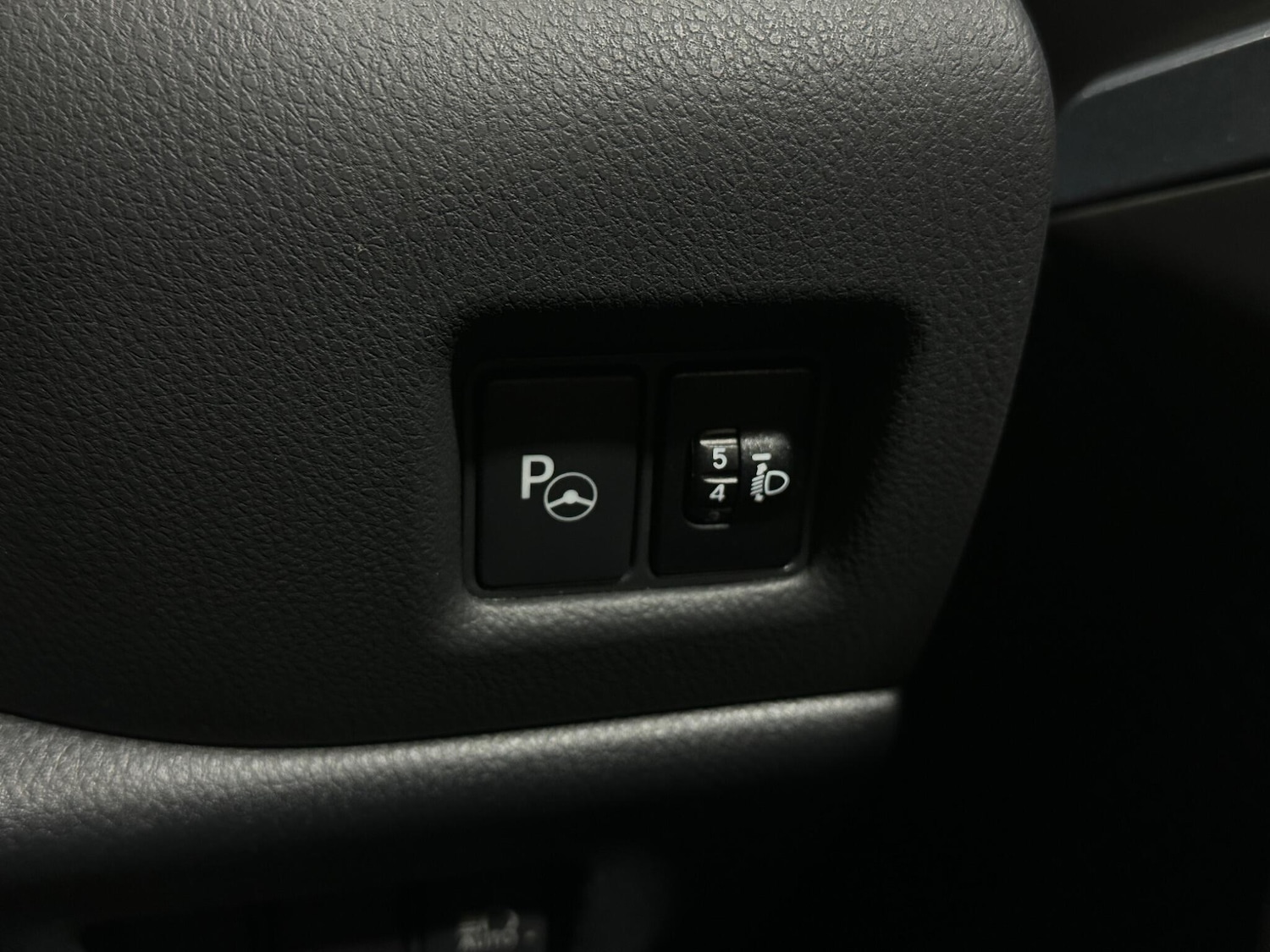 Used Toyota C-HR 2021 for sale - 76898289: Photo 17