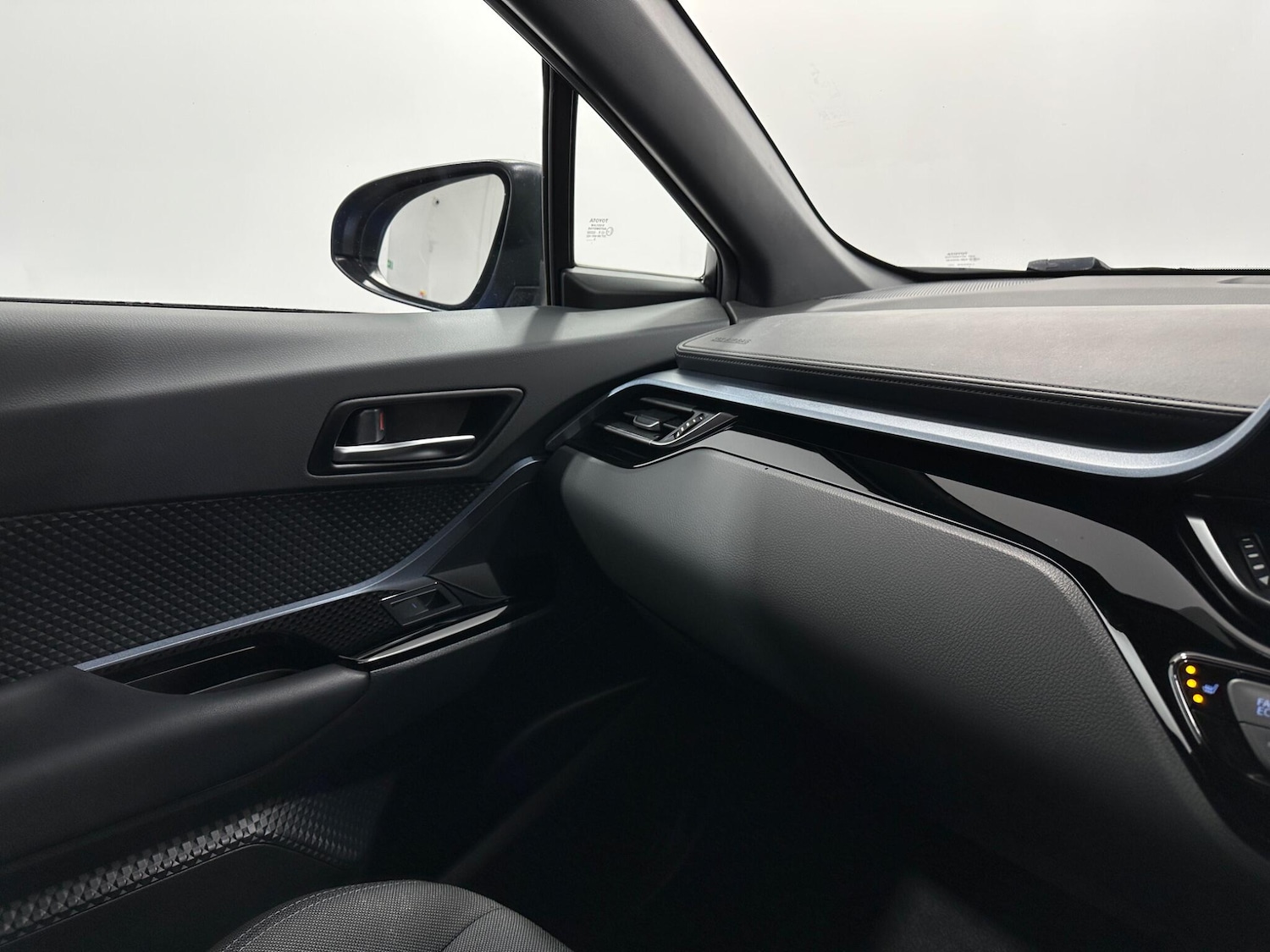 Used Toyota C-HR 2021 for sale - 76898289: Photo 24