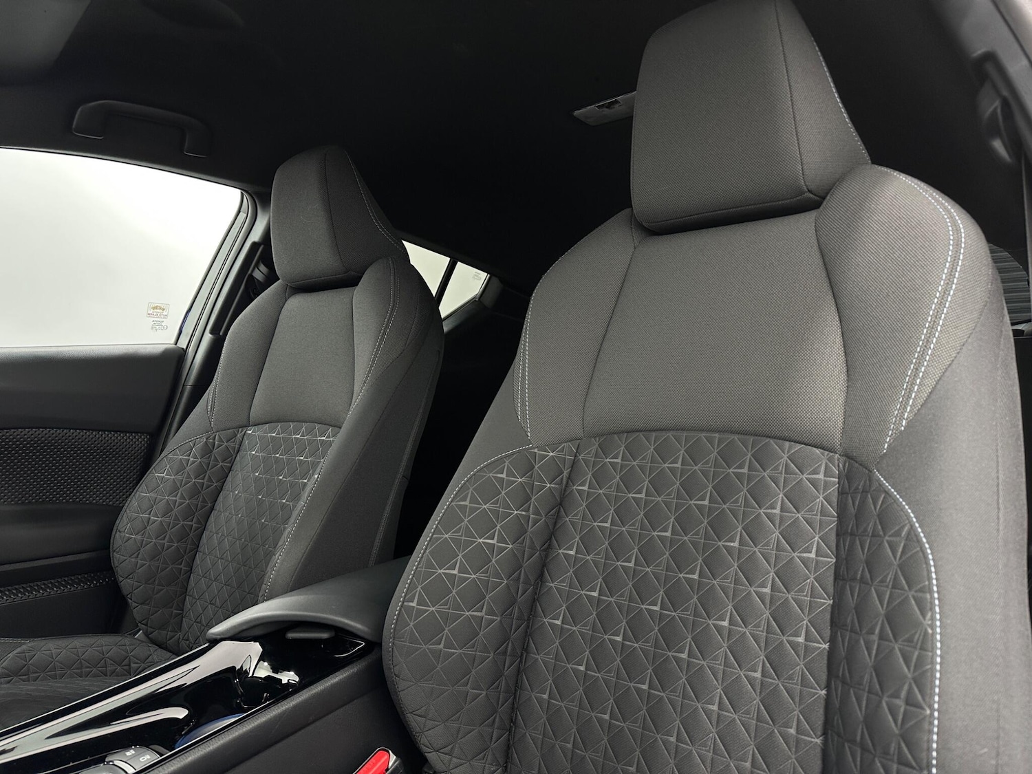 Used Toyota C-HR 2021 for sale - 76898289: Photo 32