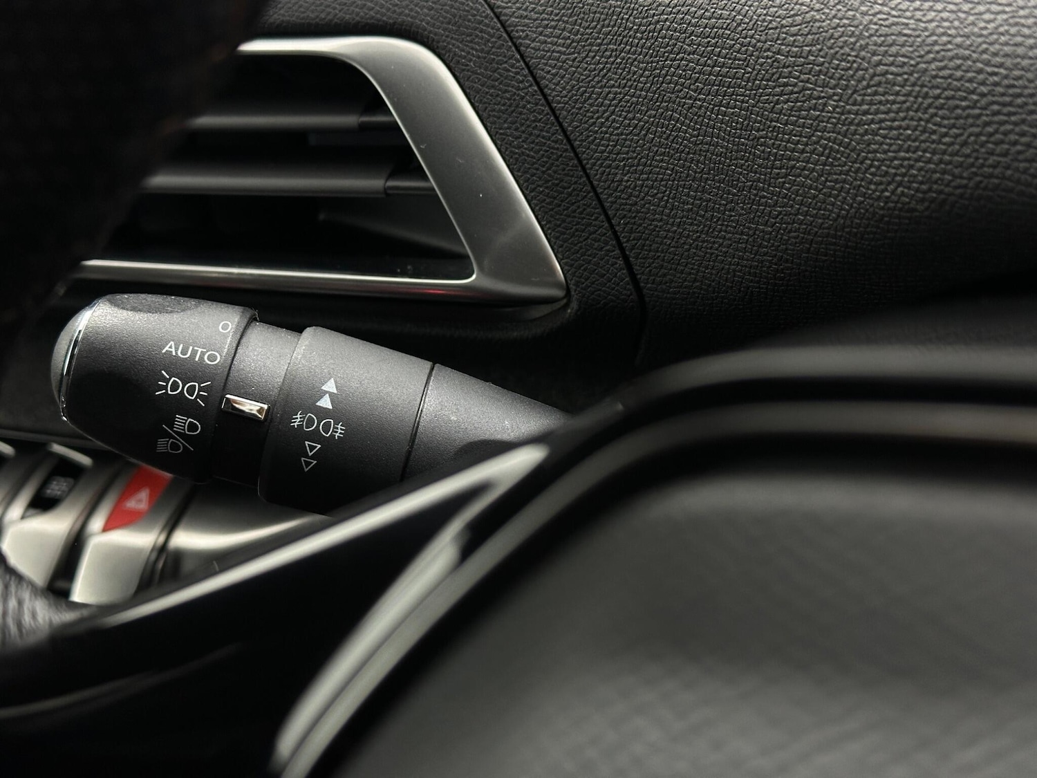 Used Peugeot 3008 2018 for sale - 76878469: Photo 12