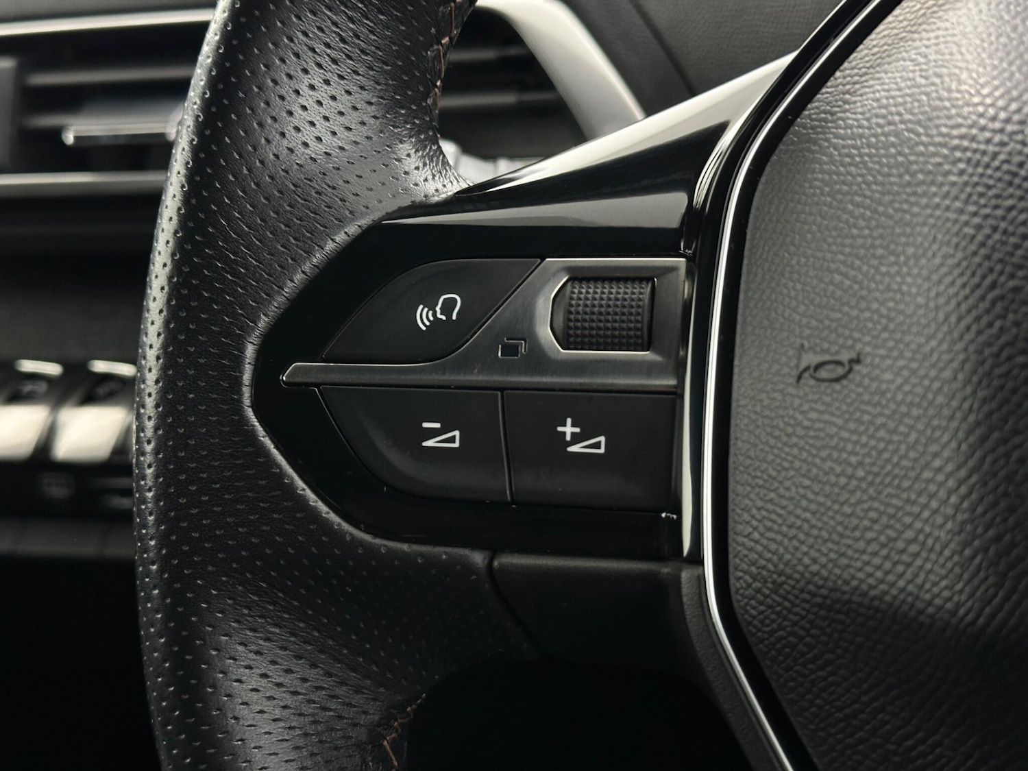 Used Peugeot 3008 2018 for sale - 76878469: Photo 13