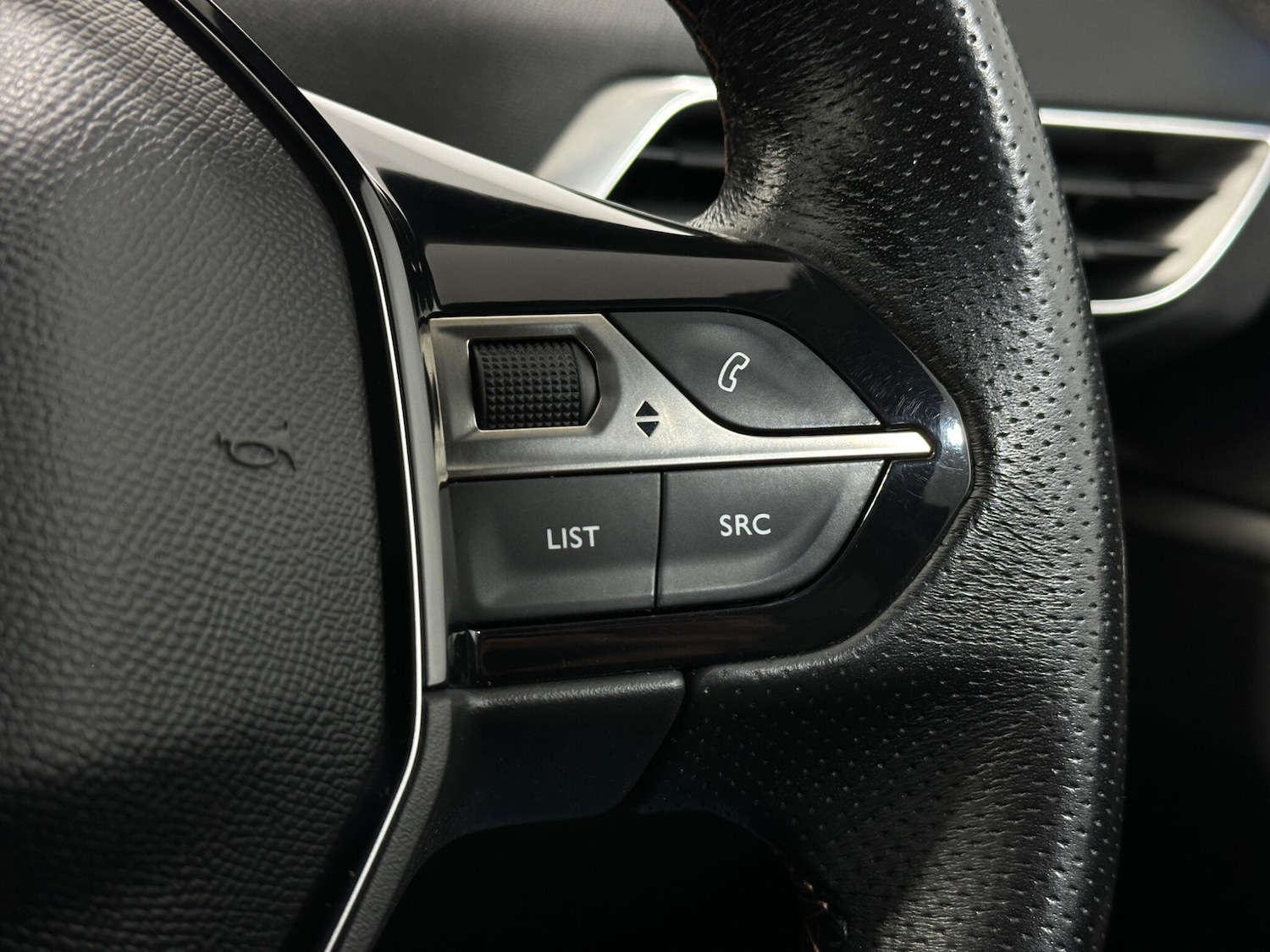 Used Peugeot 3008 2018 for sale - 76878469: Photo 14