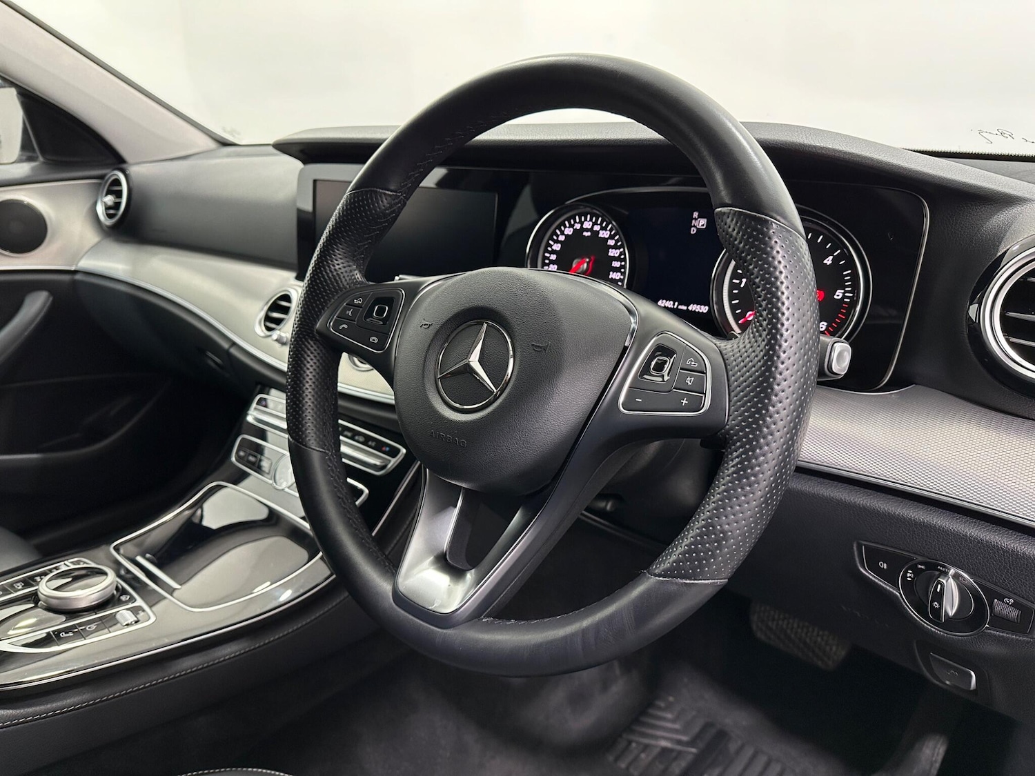 Used Mercedes-Benz E Class 2018 for sale - 76878636: Photo 10