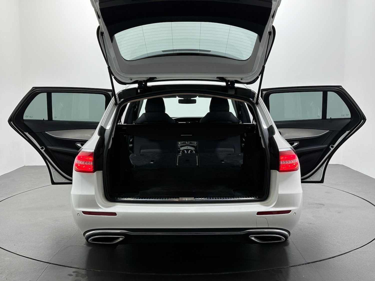 Used Mercedes-Benz E Class 2018 for sale - 76878636: Photo 44