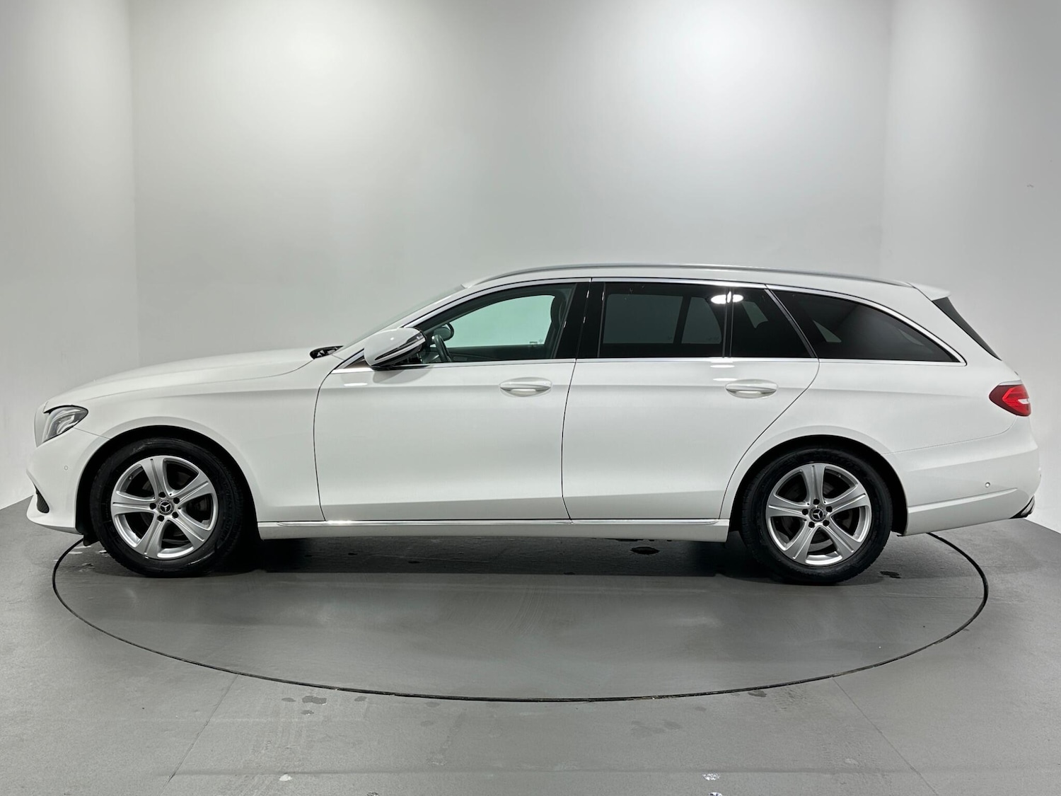 Used Mercedes-Benz E Class 2018 for sale - 76878636: Photo 5