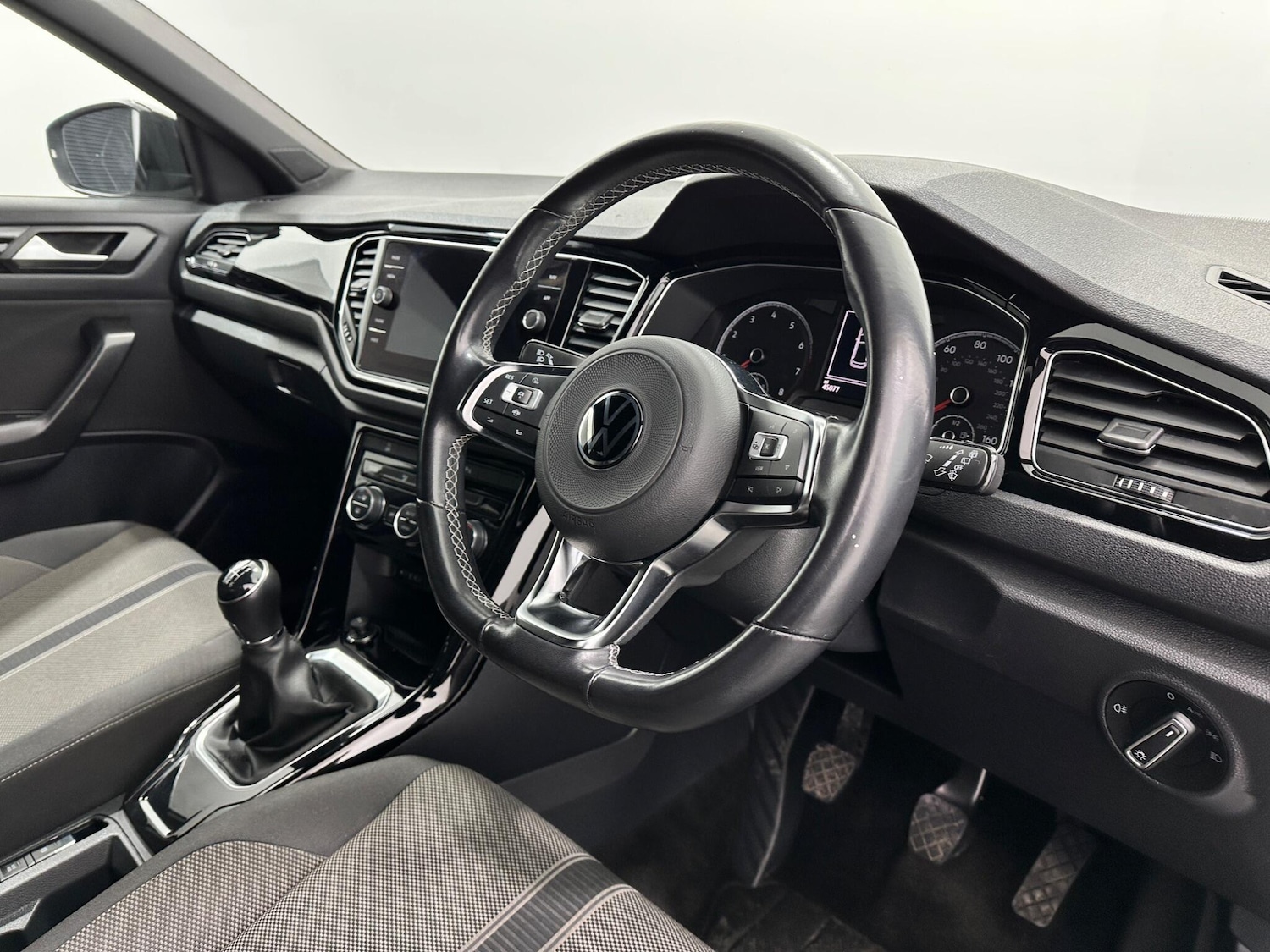 Used Volkswagen T-Roc for sale - 77612531: Photo 10