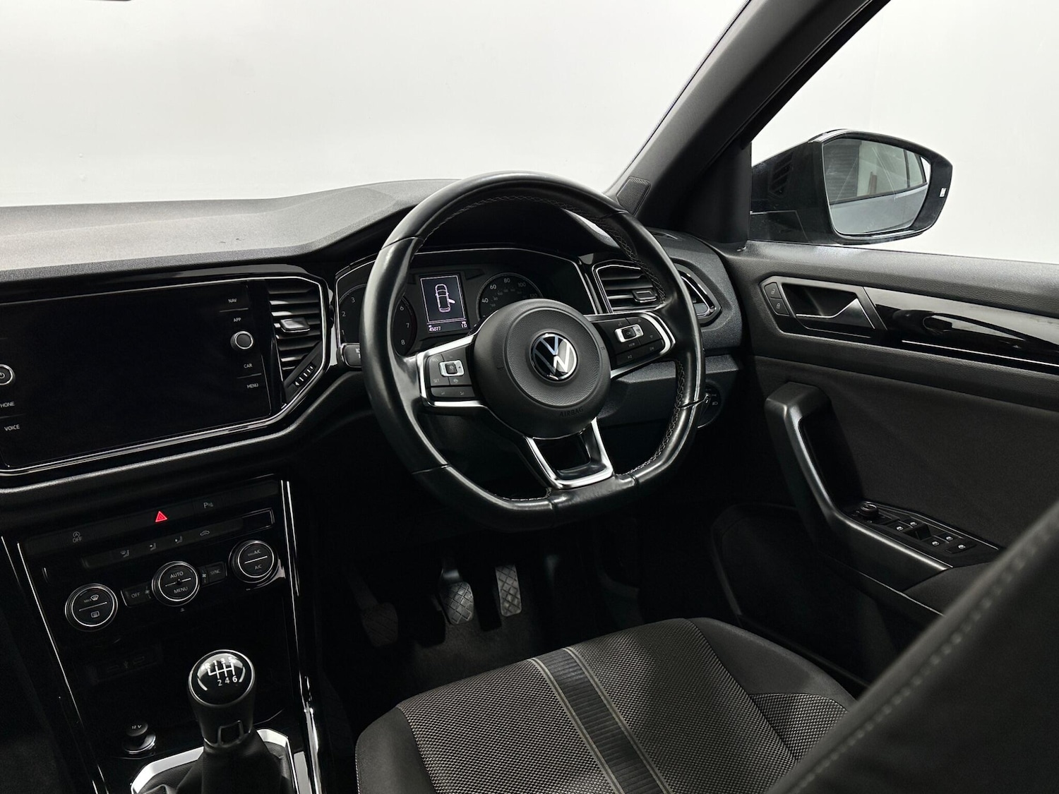 Used Volkswagen T-Roc for sale - 77612531: Photo 12